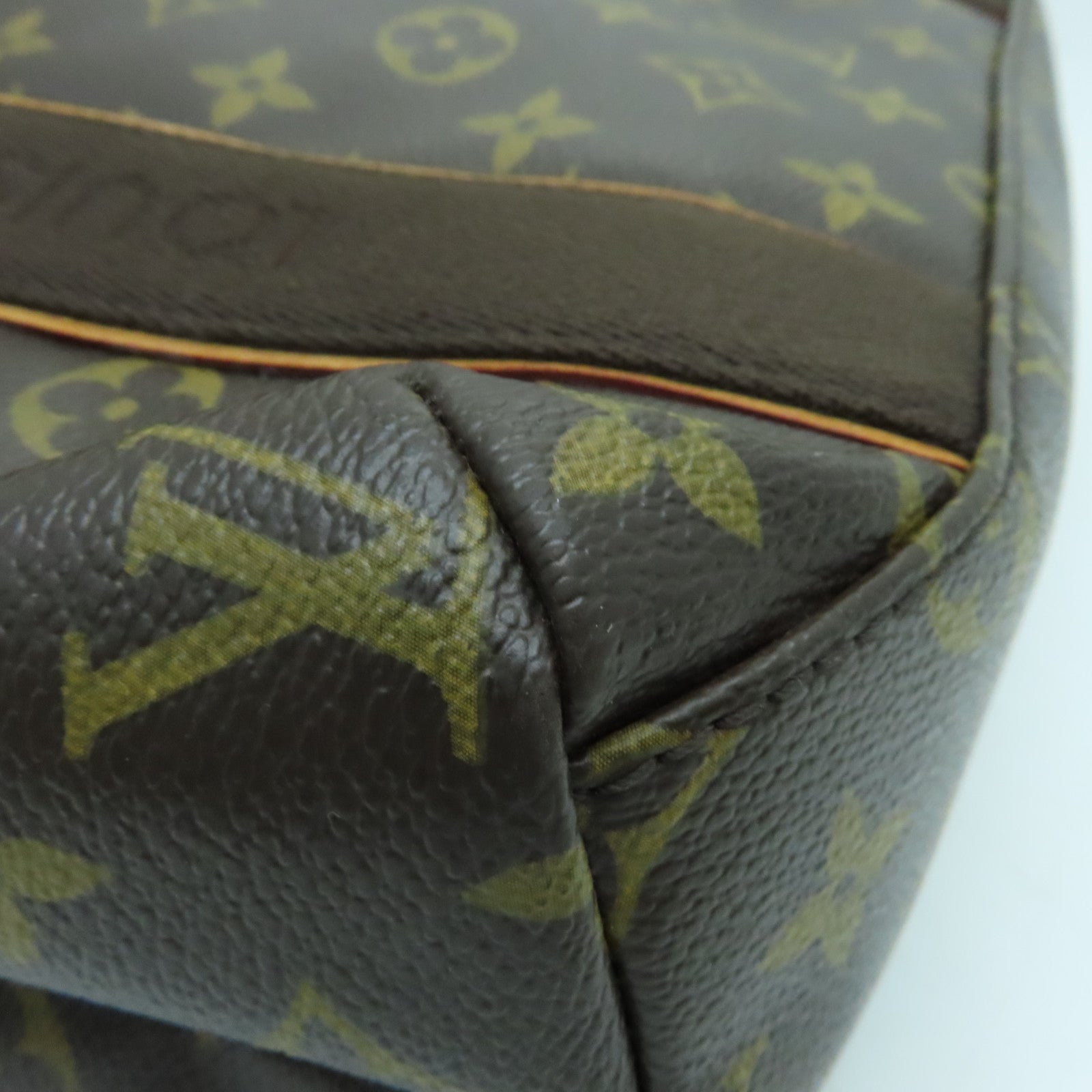 LOUIS VUITTON Monogram Beaubourg金扣肩背袋啡色