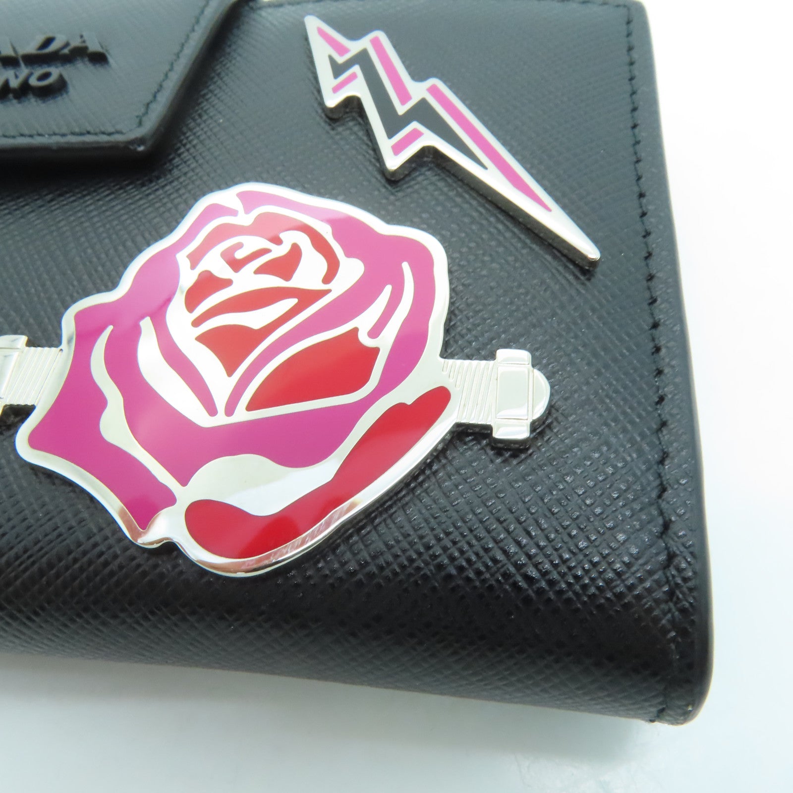 PRADA Saffiano牛皮皮革Wallet银扣钱包黑色