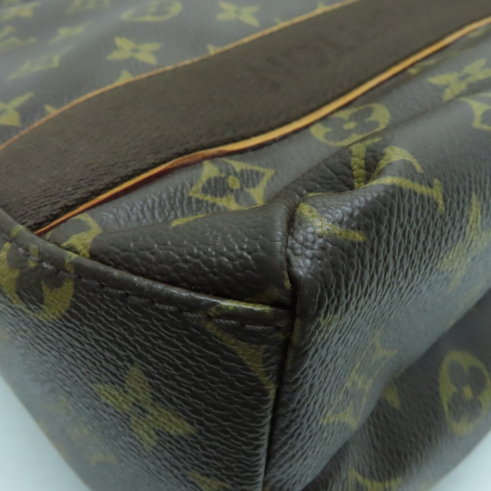 LOUIS VUITTON Monogram Beaubourg金扣肩背袋啡色