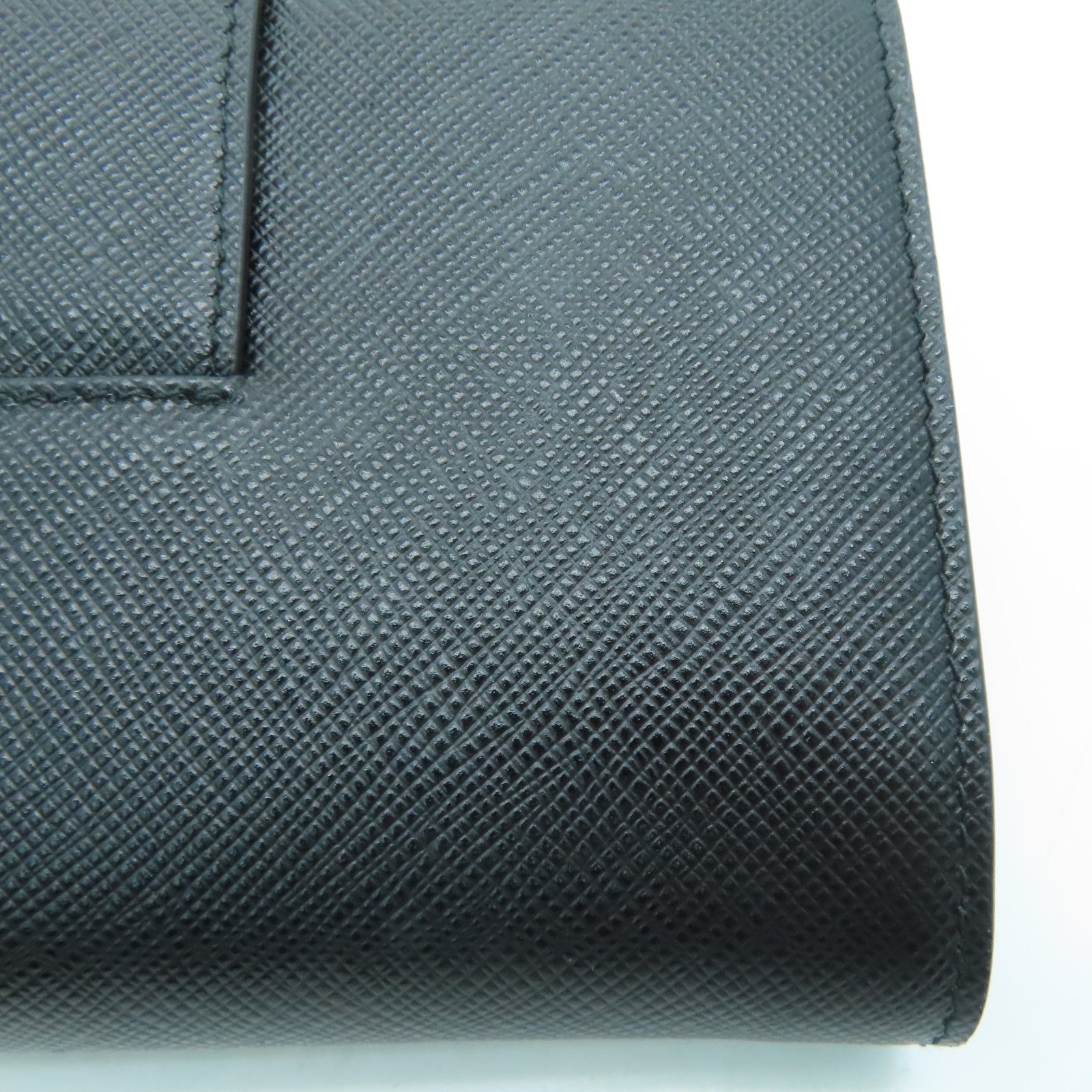 PRADA Saffiano牛皮皮革Wallet银扣钱包黑色