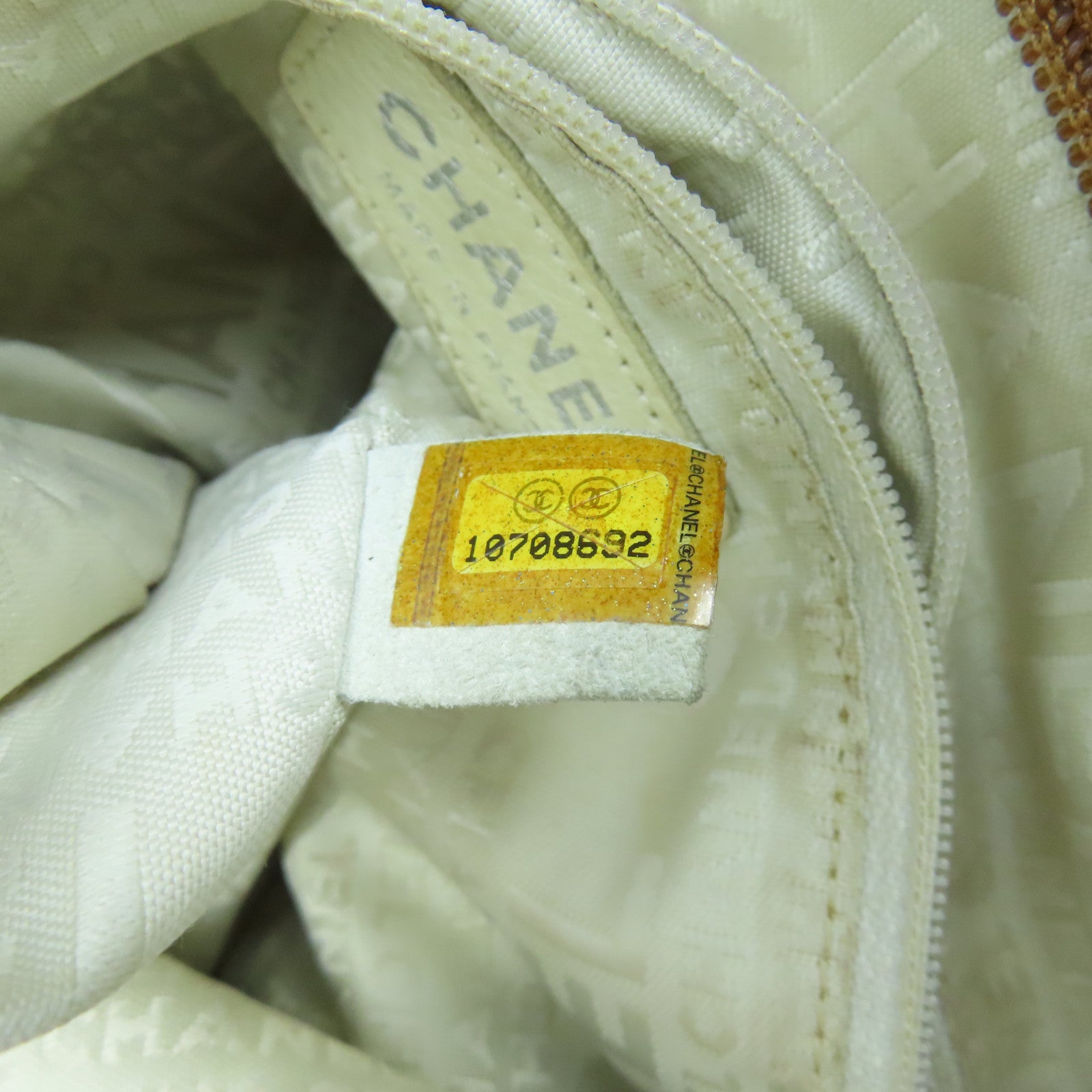CHANEL 菱格羊皮皮革Ultimate Soft Lobo銀扣肩背袋棕色