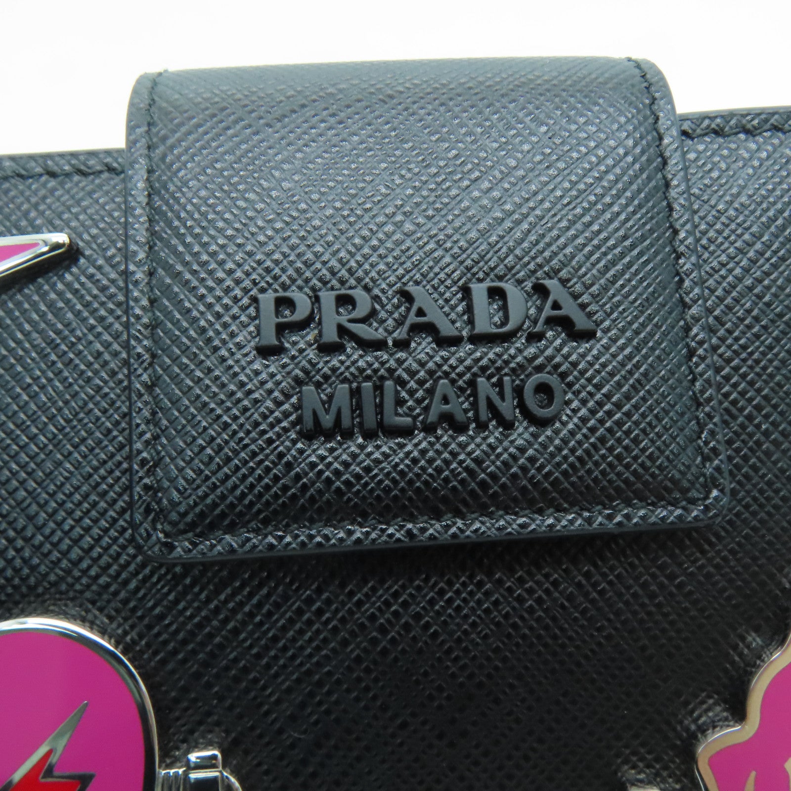 PRADA Saffiano牛皮皮革Wallet银扣钱包黑色