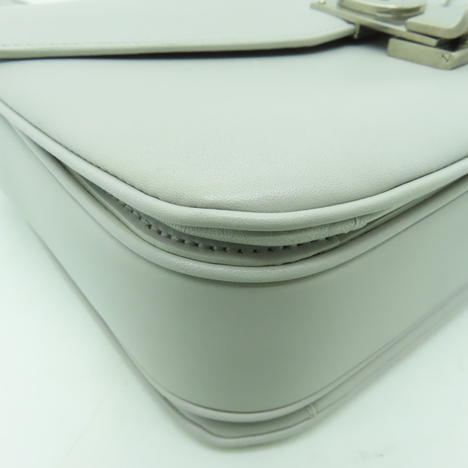 CELINE 牛皮皮革Medium C銀扣鏈帶肩背袋灰色