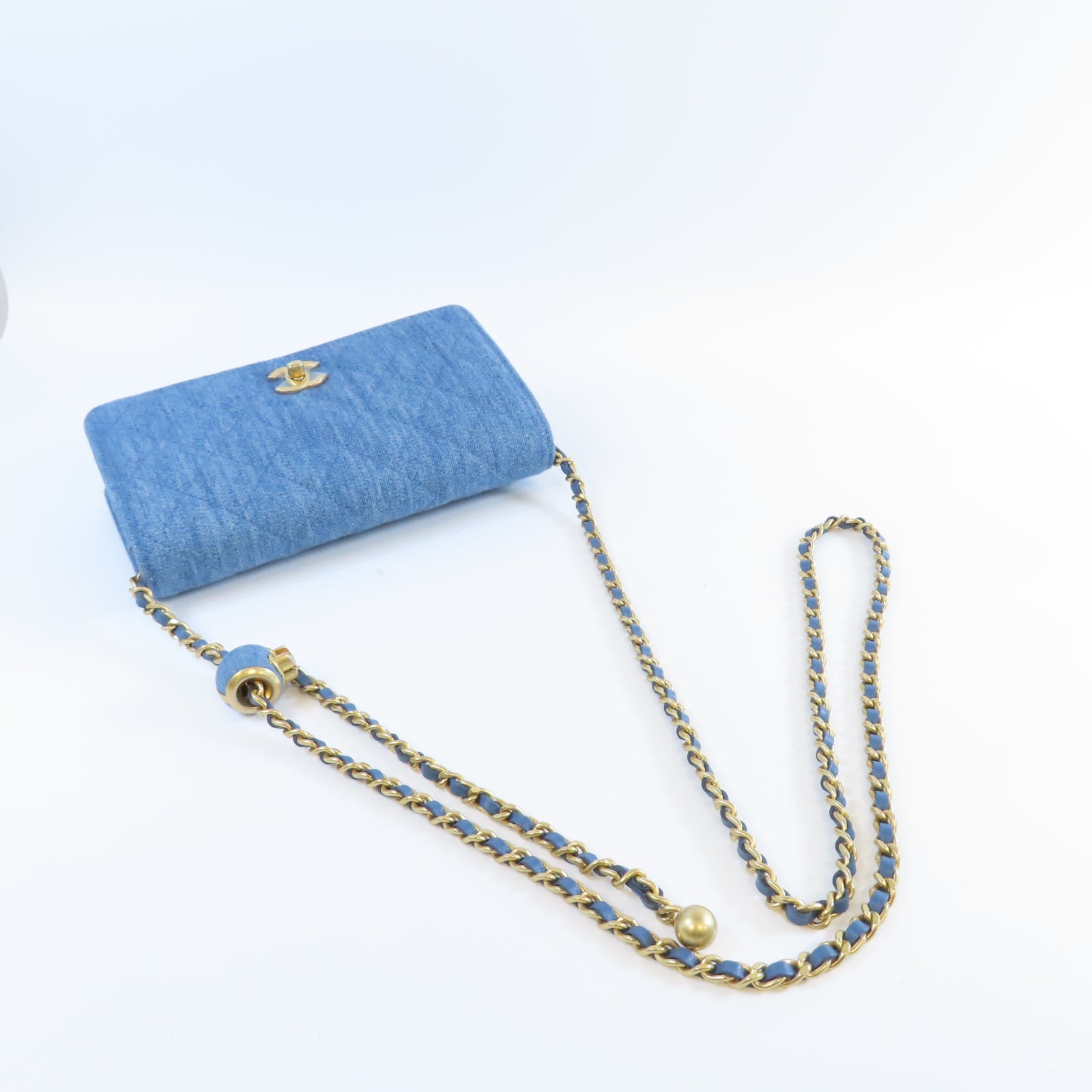 CHANEL 牛仔布Wallet On Chain金扣鏈帶肩背袋藍色