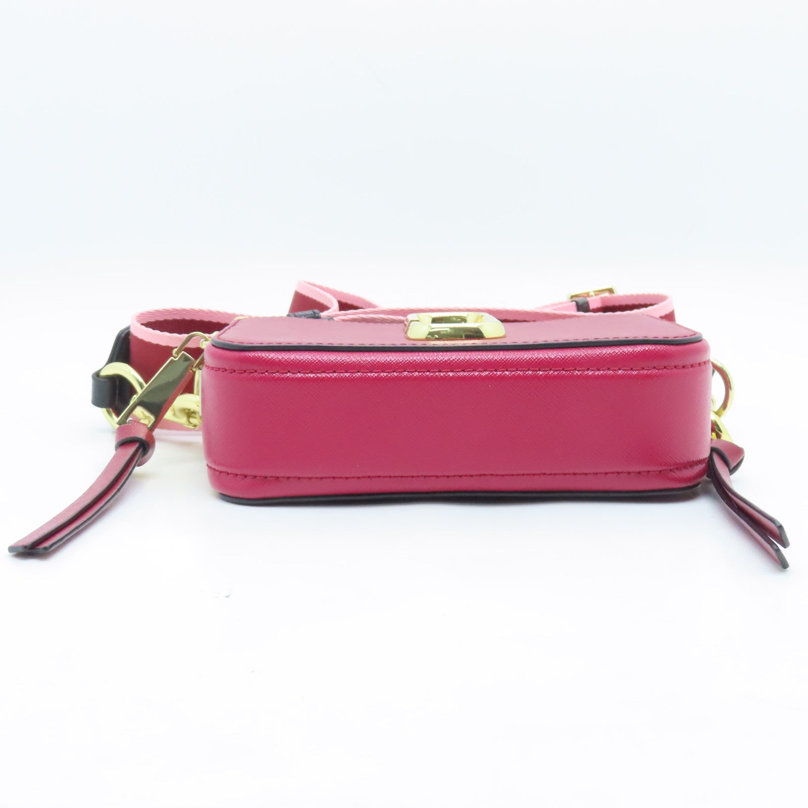 MARC JACOBS 牛皮皮革Carmera Bag金扣肩背袋紅色