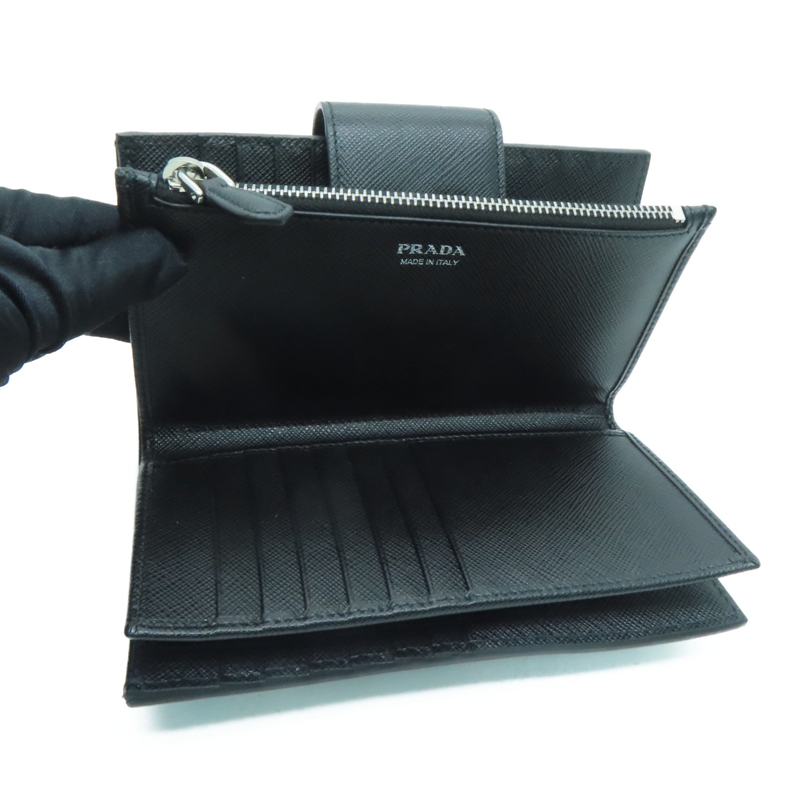 PRADA Saffiano牛皮皮革Wallet银扣钱包黑色