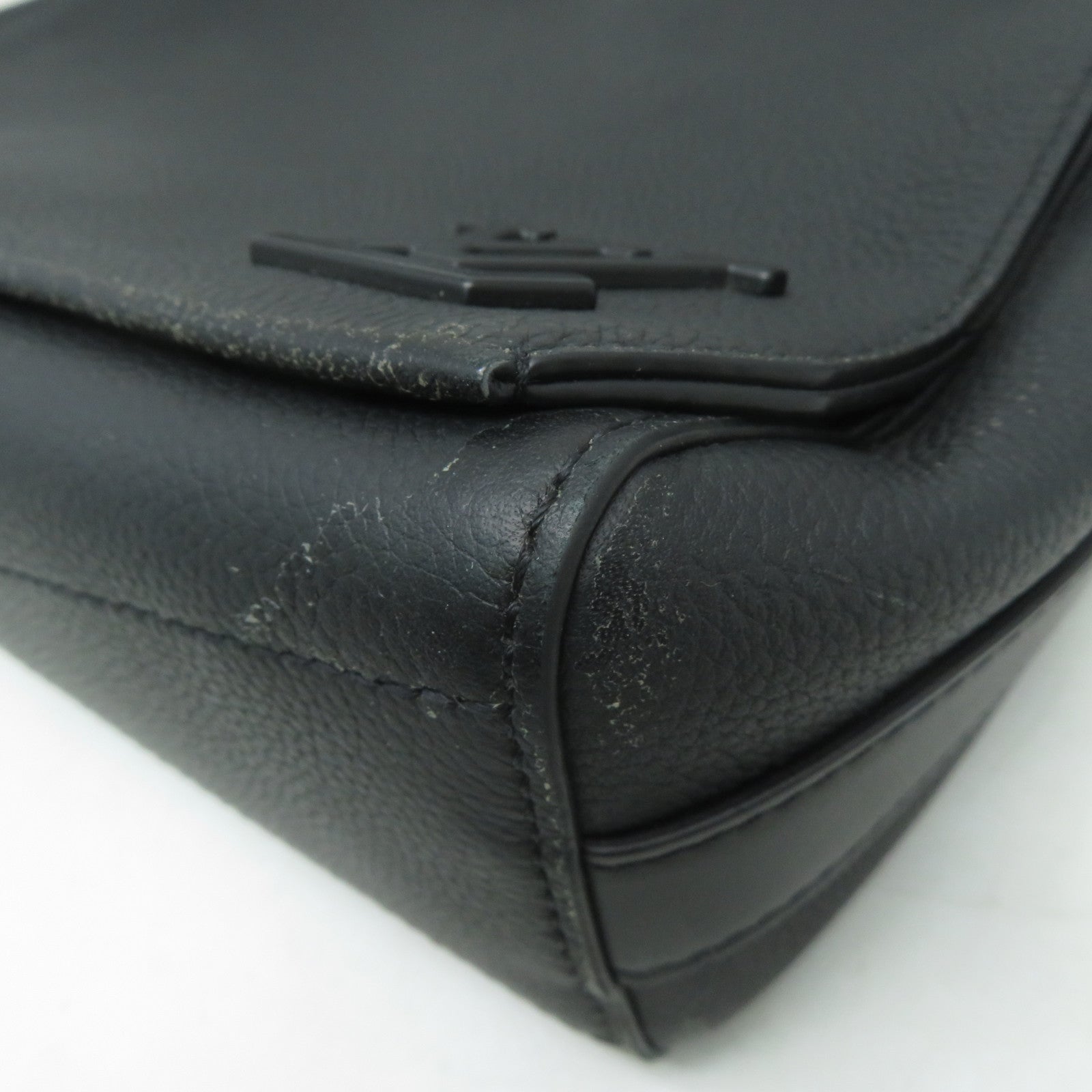 LOUIS VUITTON 牛皮皮革Aerogram Takeoff Messenger黑扣肩背袋黑色