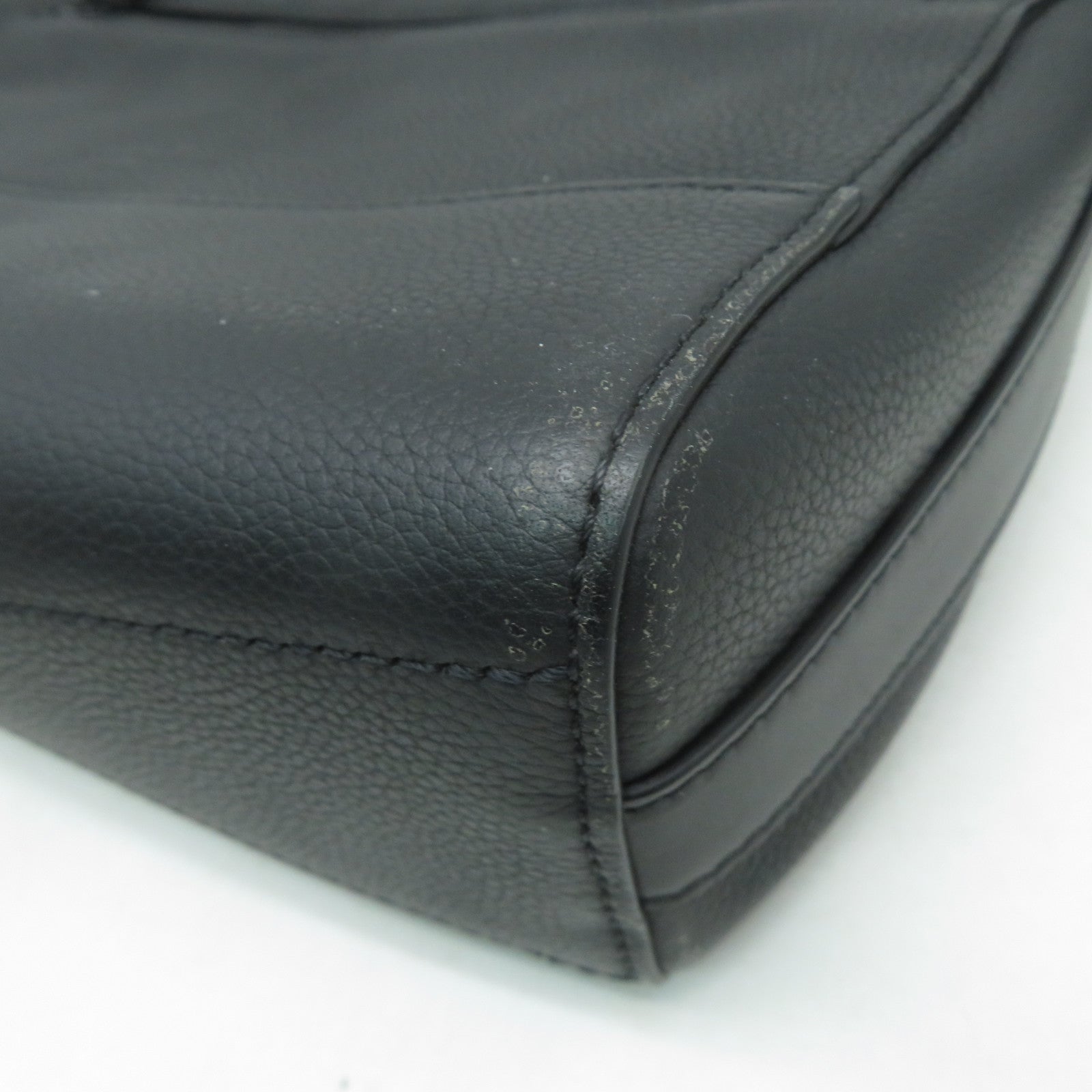 LOUIS VUITTON 牛皮皮革Aerogram Takeoff Messenger黑扣肩背袋黑色