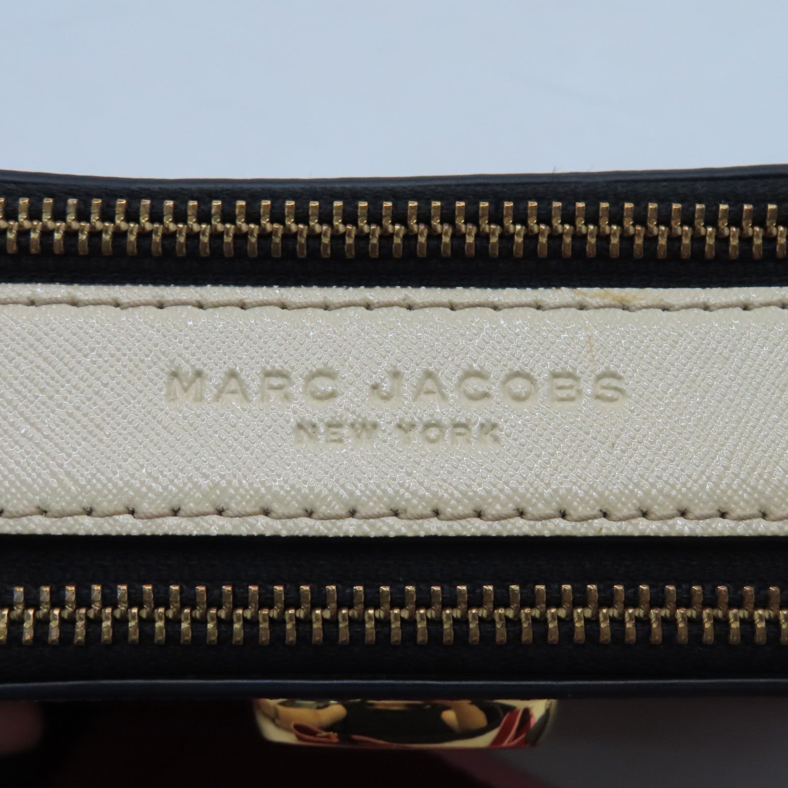 MARC JACOBS 牛皮皮革Carmera Bag金扣肩背袋紅色
