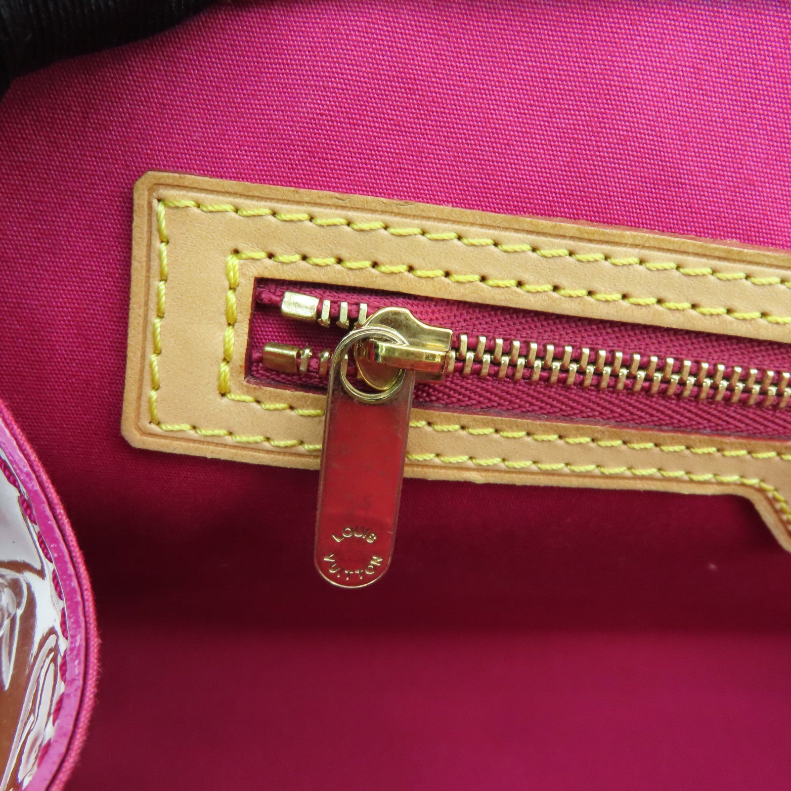 LOUIS VUITTON Vernis Brea MM金扣手挽肩背兩用袋紅色