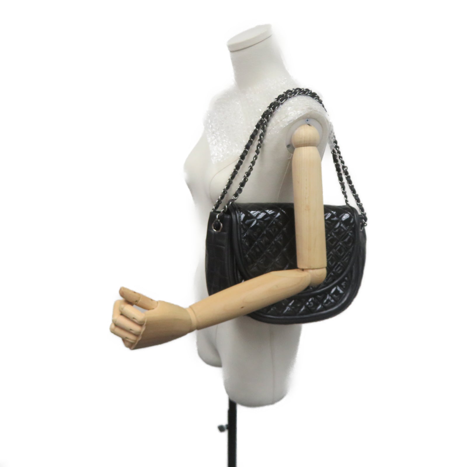 CHANEL 菱格牛皮皮革/漆皮皮革Chain Shoulder银扣链带肩背袋黑色