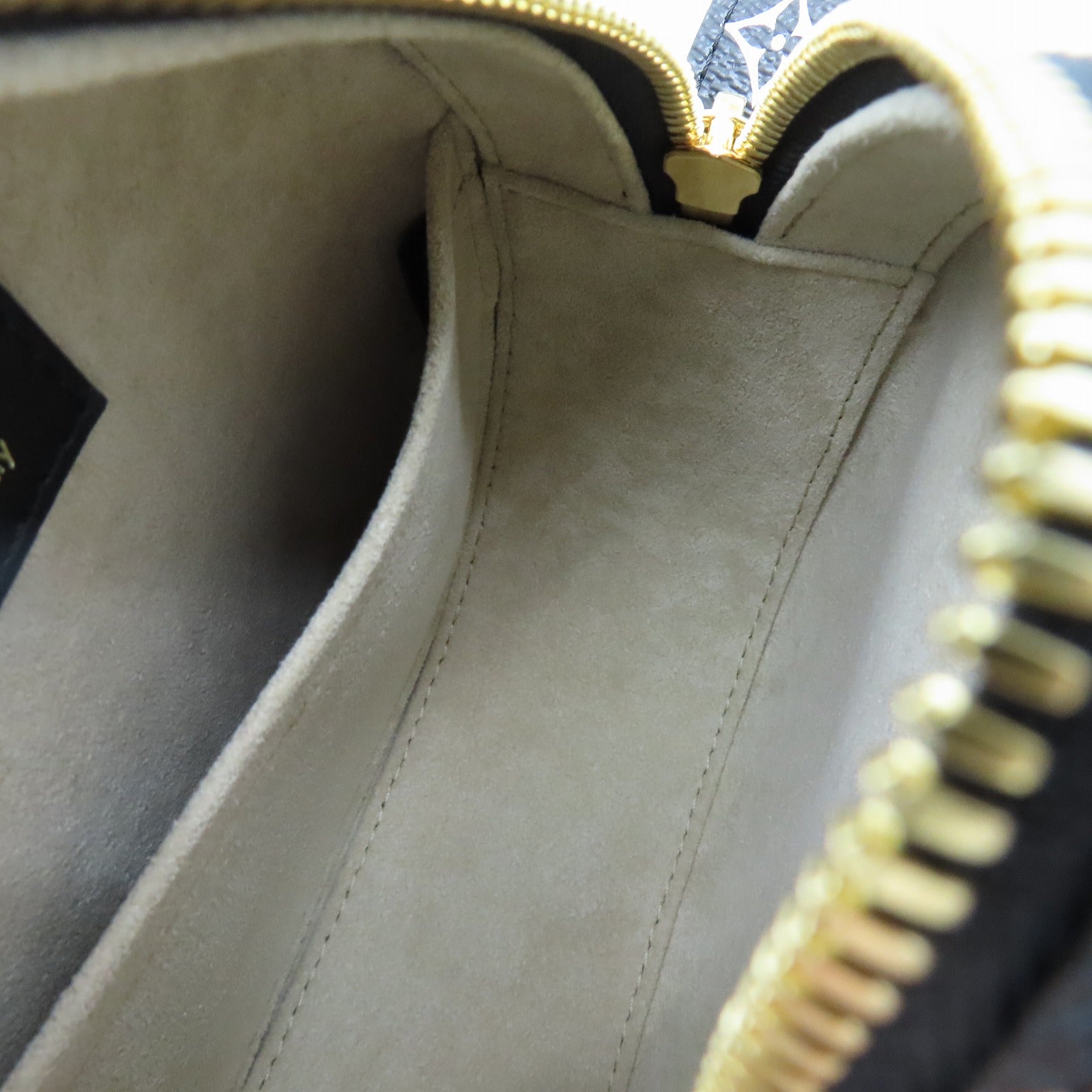 LOUIS VUITTON Clafoutis Giant Boite Chapeau金扣肩背袋紅色/黑色/白色