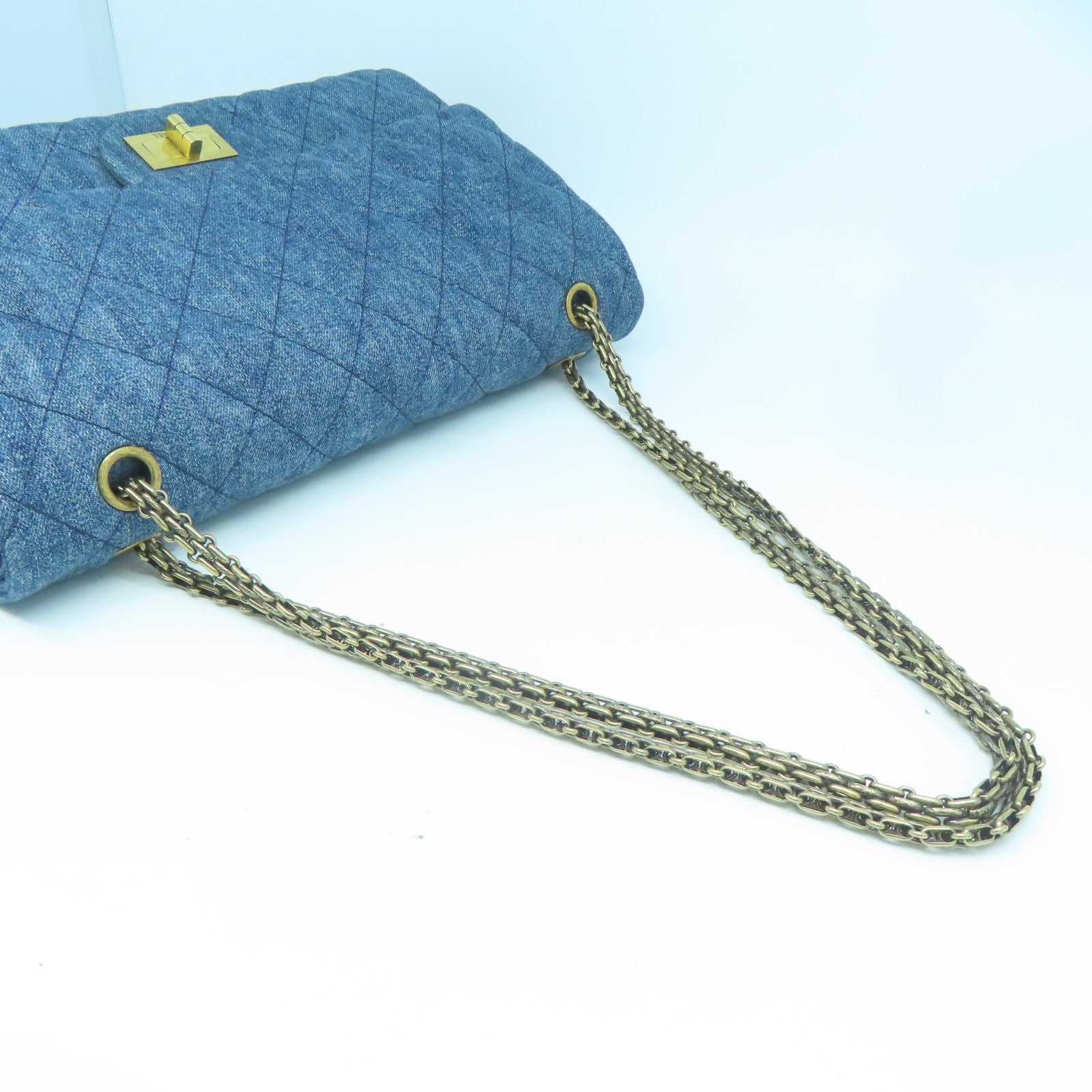CHANEL 菱格牛仔布2.55金扣鏈帶肩背袋藍色