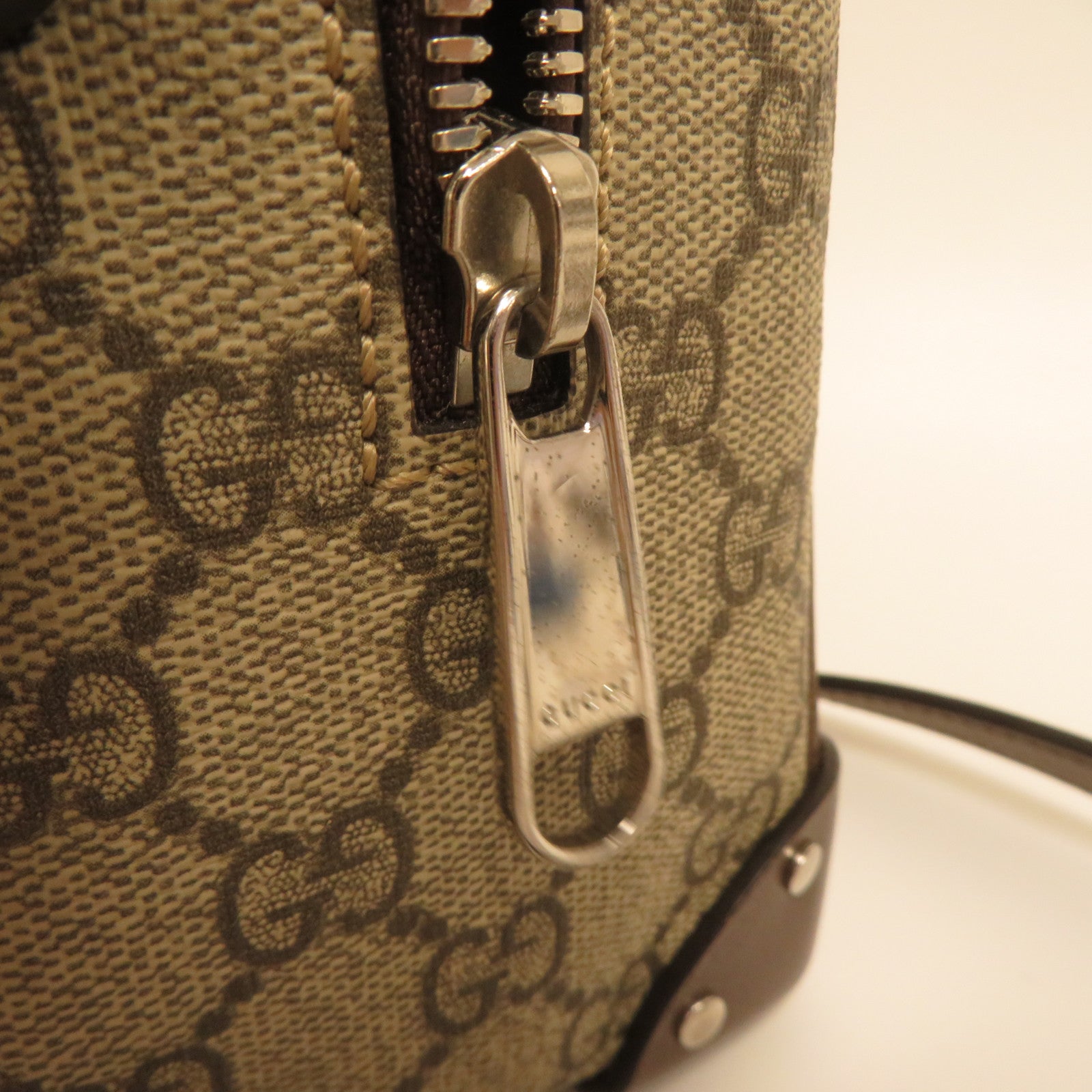 GUCCI 塗層帆布Shoulder Bag銀扣肩背袋啡色