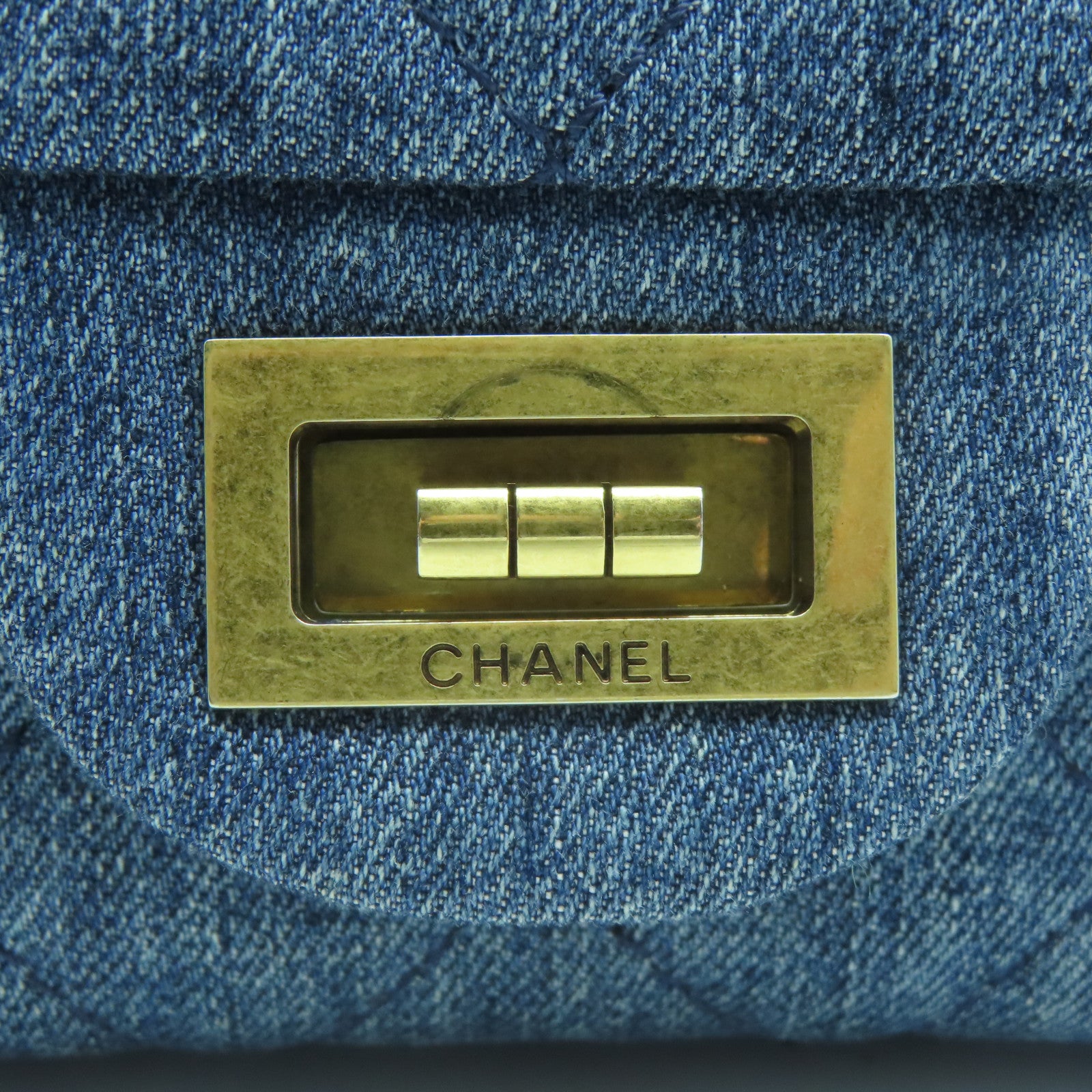 CHANEL 菱格牛仔布2.55金扣鏈帶肩背袋藍色
