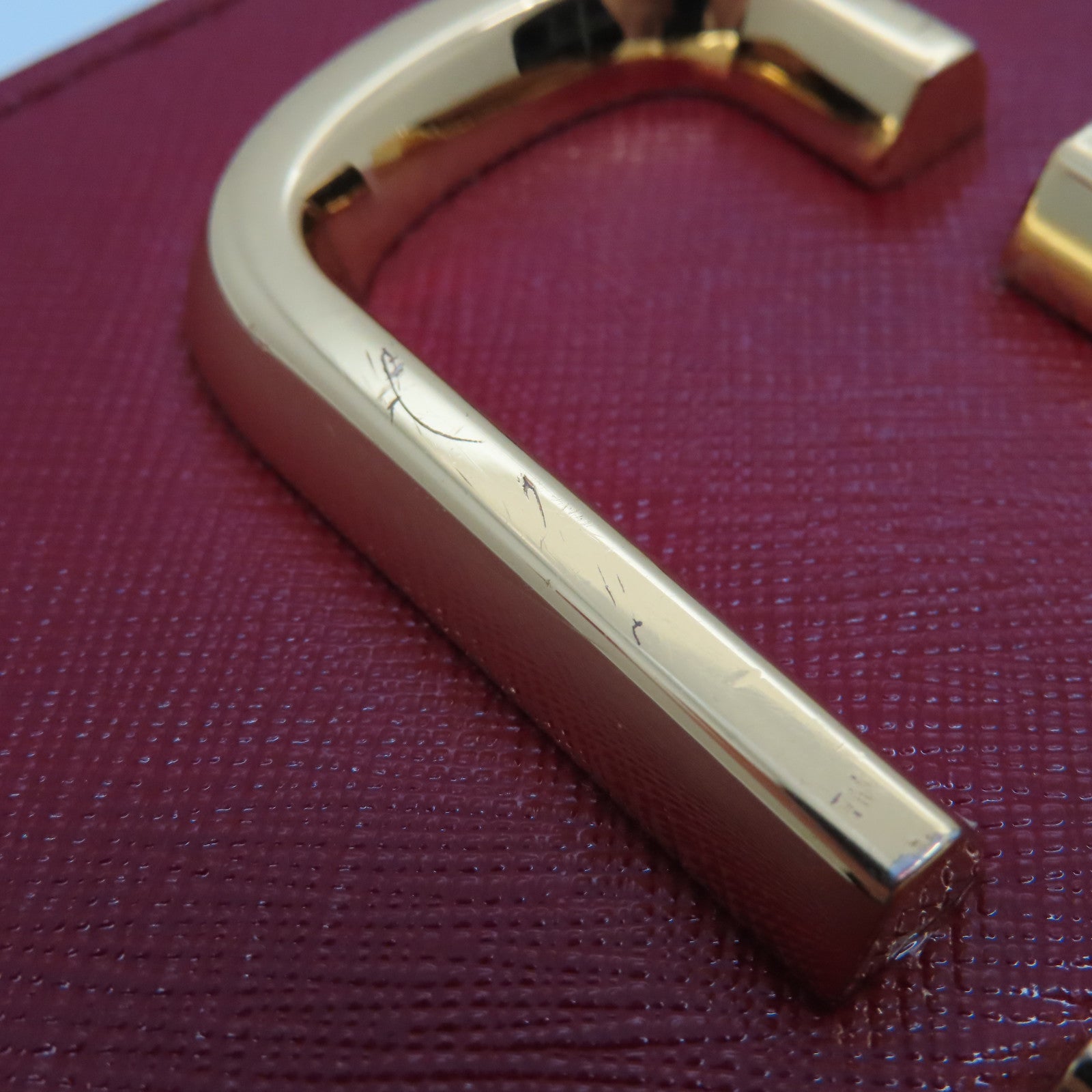 MARC JACOBS 牛皮皮革Carmera Bag金扣肩背袋紅色