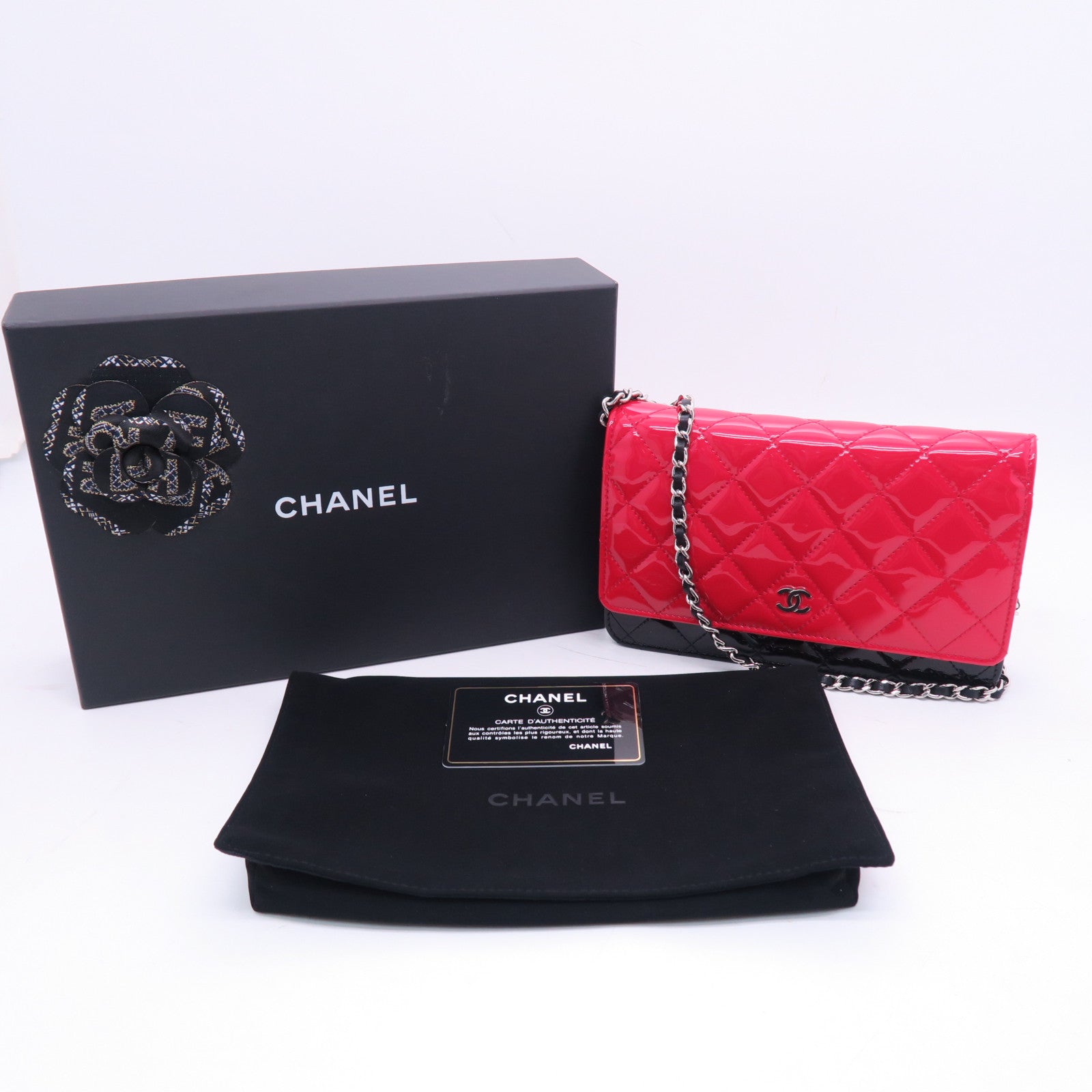 CHANEL 菱格漆皮皮革WOC Wallet On Chain銀扣鏈帶肩背袋紅色/黑色