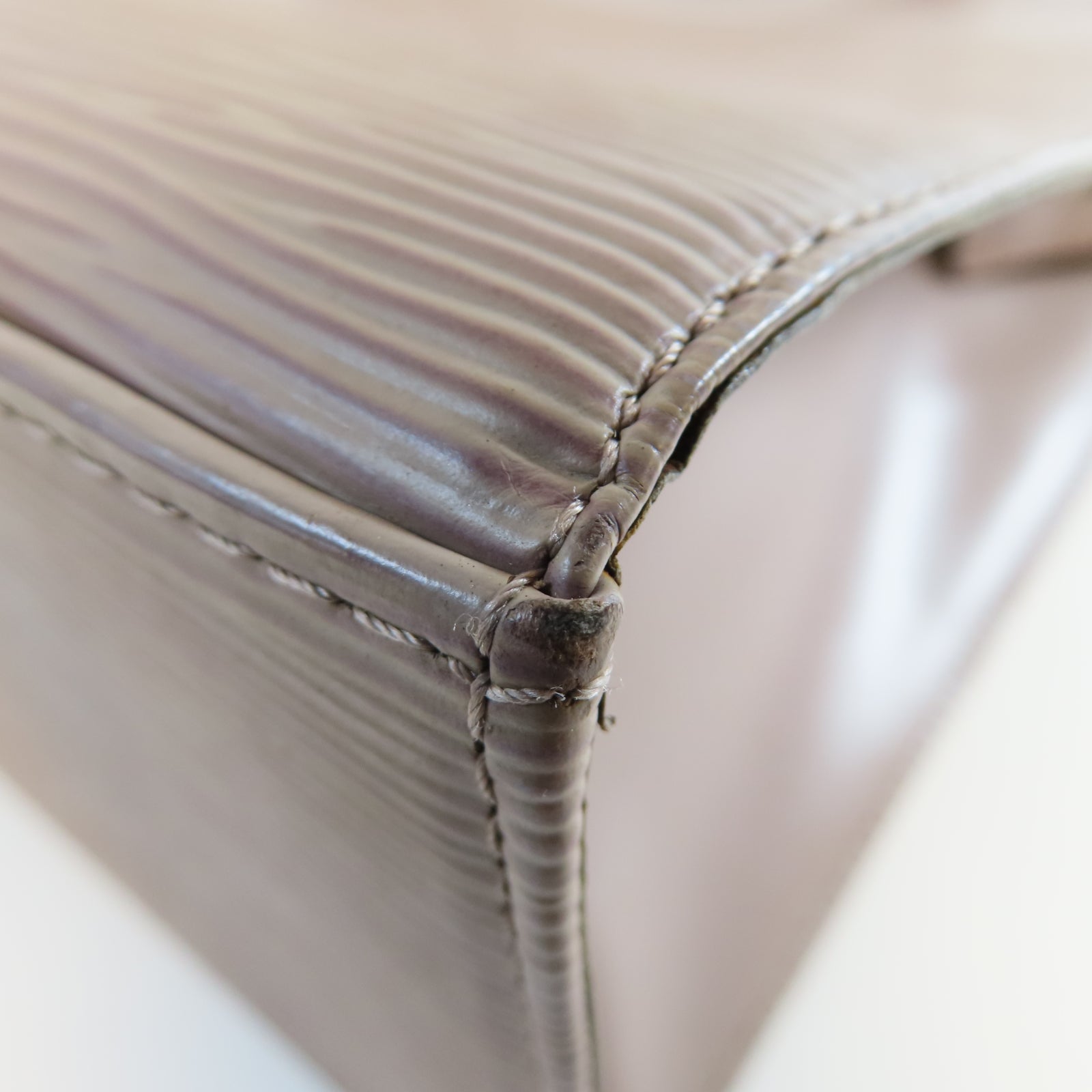 LOUIS VUITTON Epi Croisette PM銀扣肩背袋灰色