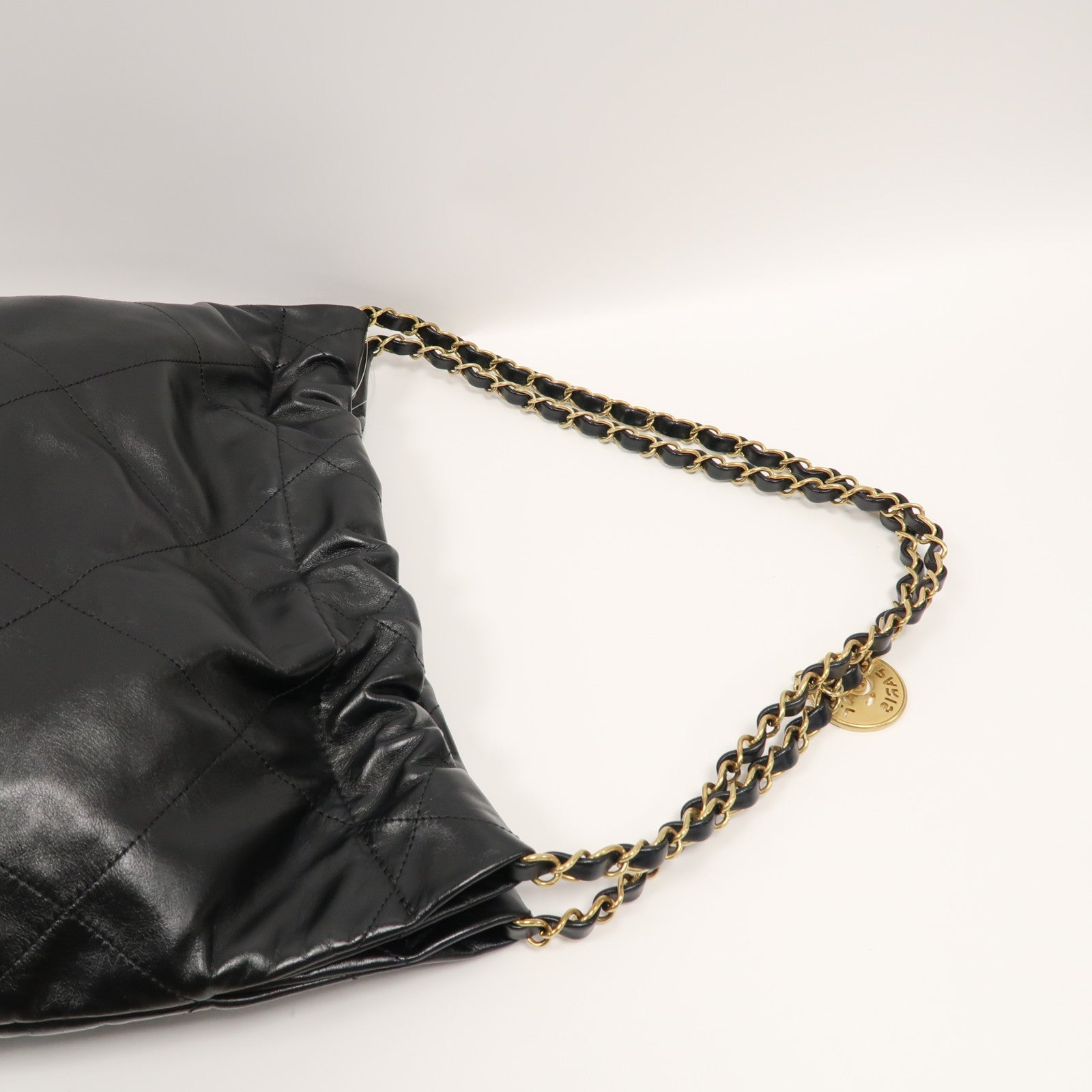 CHANEL 菱格羊皮皮革C22 Small金扣鏈帶肩背袋黑色