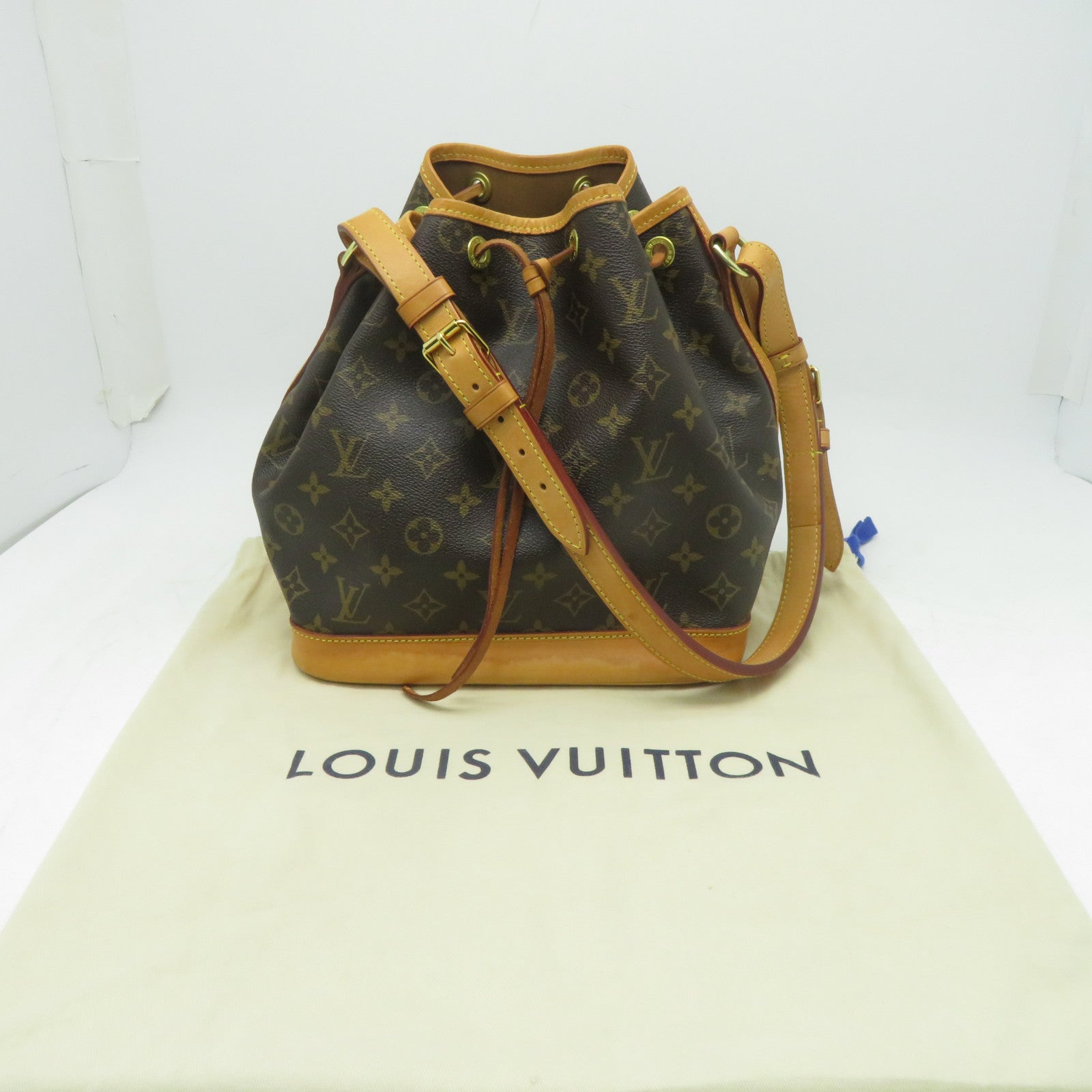 LOUIS VUITTON Monogram Petit Noe金扣肩背袋啡色