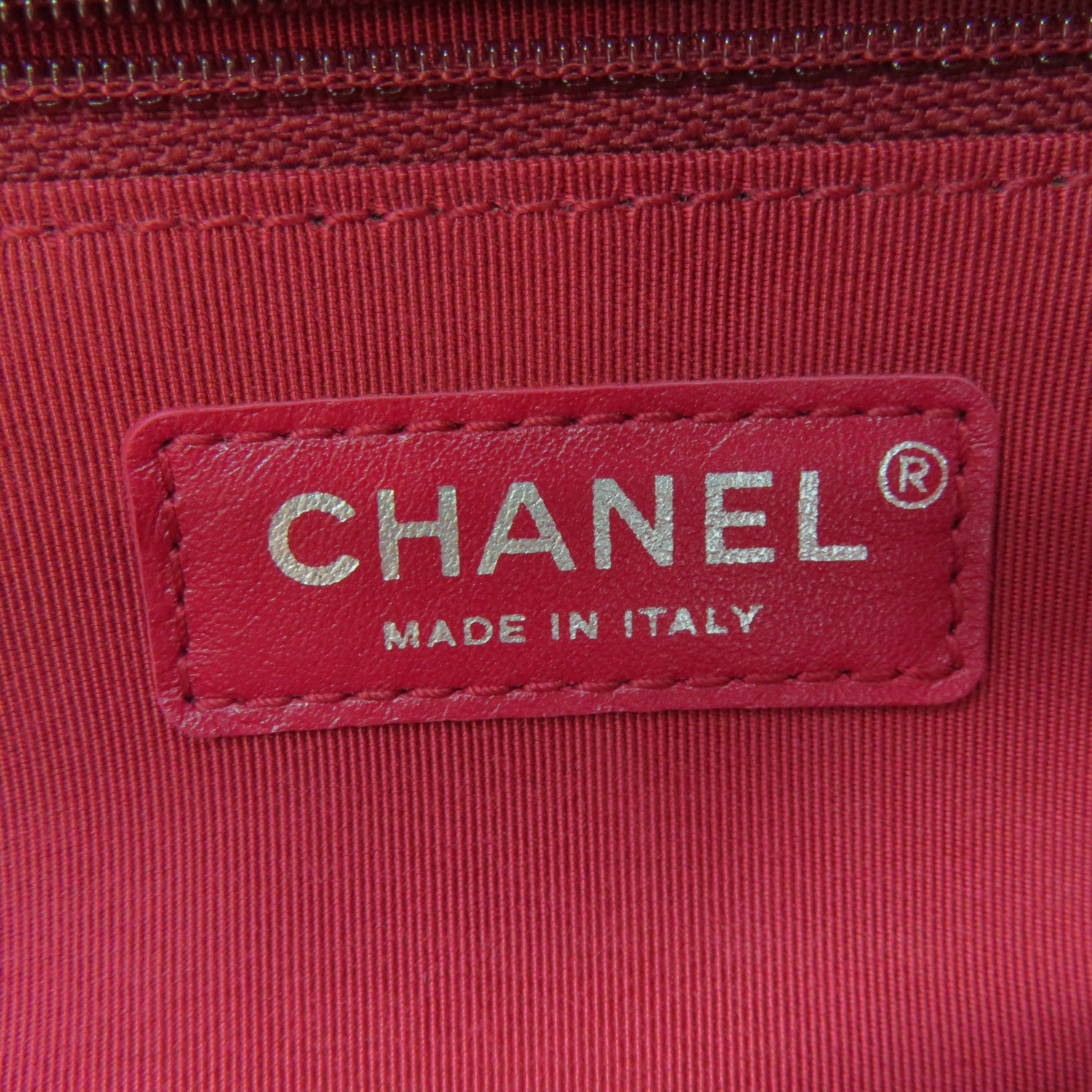 CHANEL 菱格牛皮皮革Gabrielle Medium金扣鏈帶肩背袋藍色/黑色