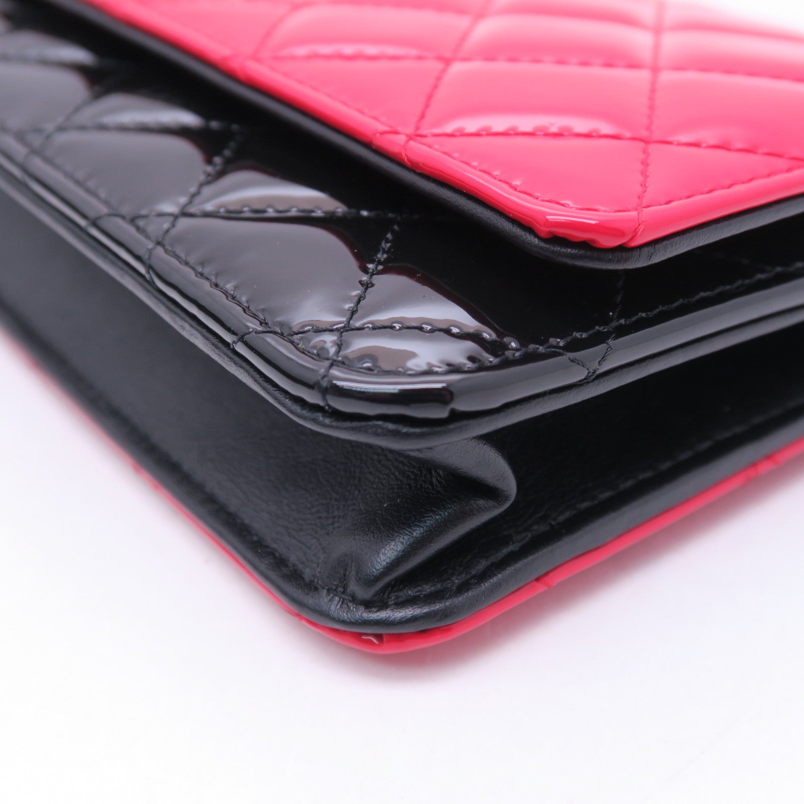 CHANEL 菱格漆皮皮革WOC Wallet On Chain銀扣鏈帶肩背袋紅色/黑色