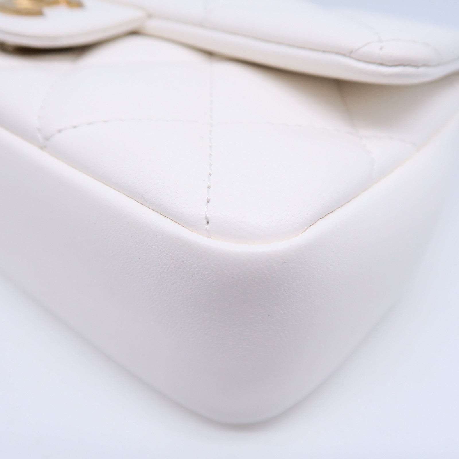 CHANEL 菱格牛皮皮革Chain Shoulder Bag金扣鏈帶肩背袋白色