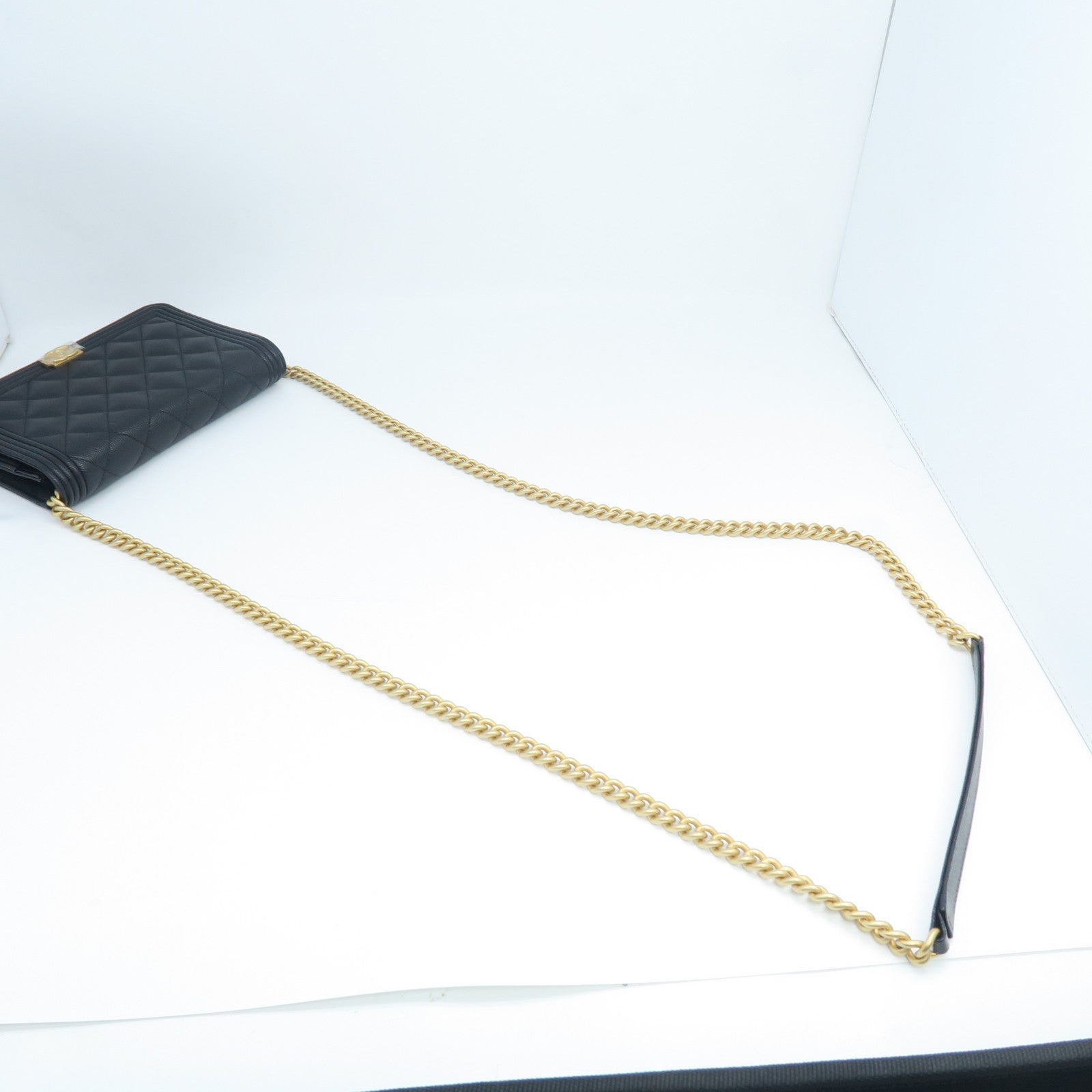 CHANEL rhombic cowhide leather Boy Chanel gold buckle chain shoulder bag black