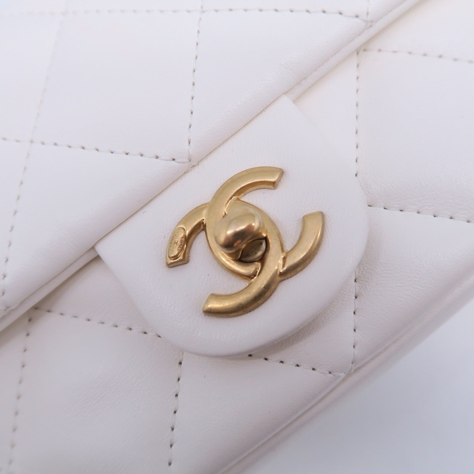 CHANEL 菱格牛皮皮革Chain Shoulder Bag金扣鏈帶肩背袋白色