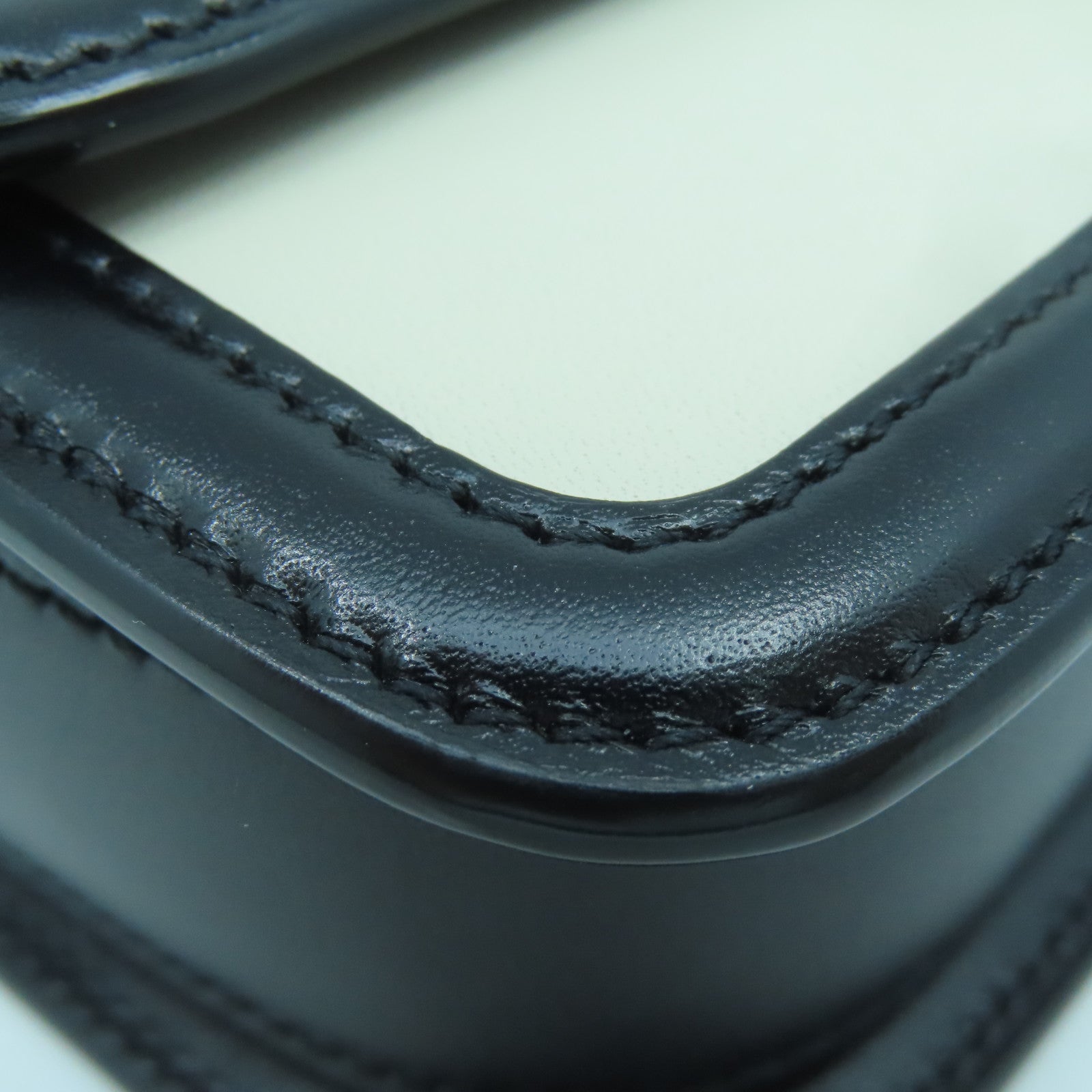 SAINT LAURENT 牛皮皮革Shoulder Bag金扣肩背袋白色/黑色