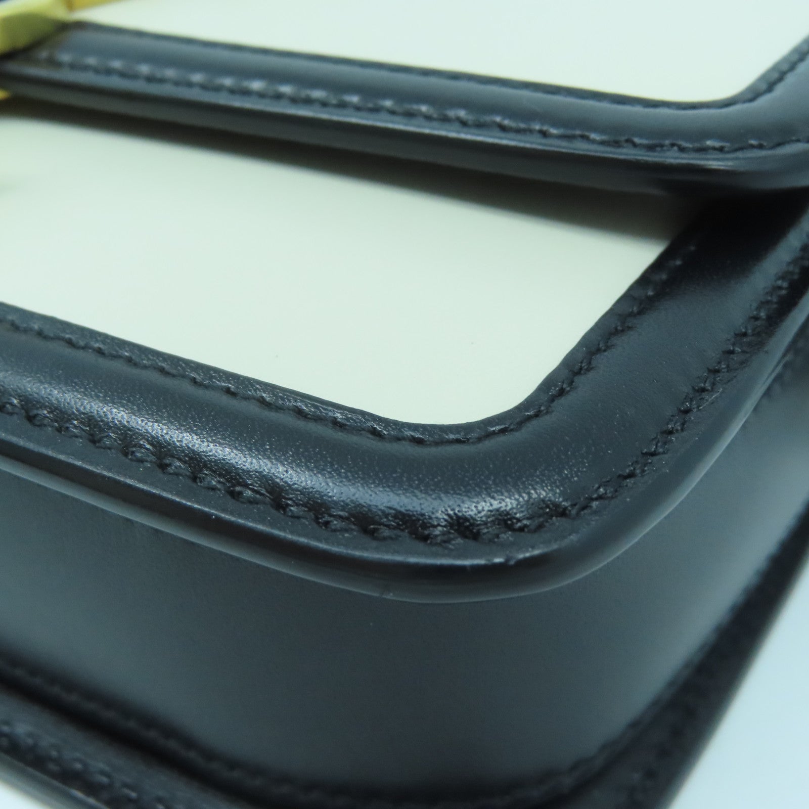 SAINT LAURENT 牛皮皮革Shoulder Bag金扣肩背袋白色/黑色