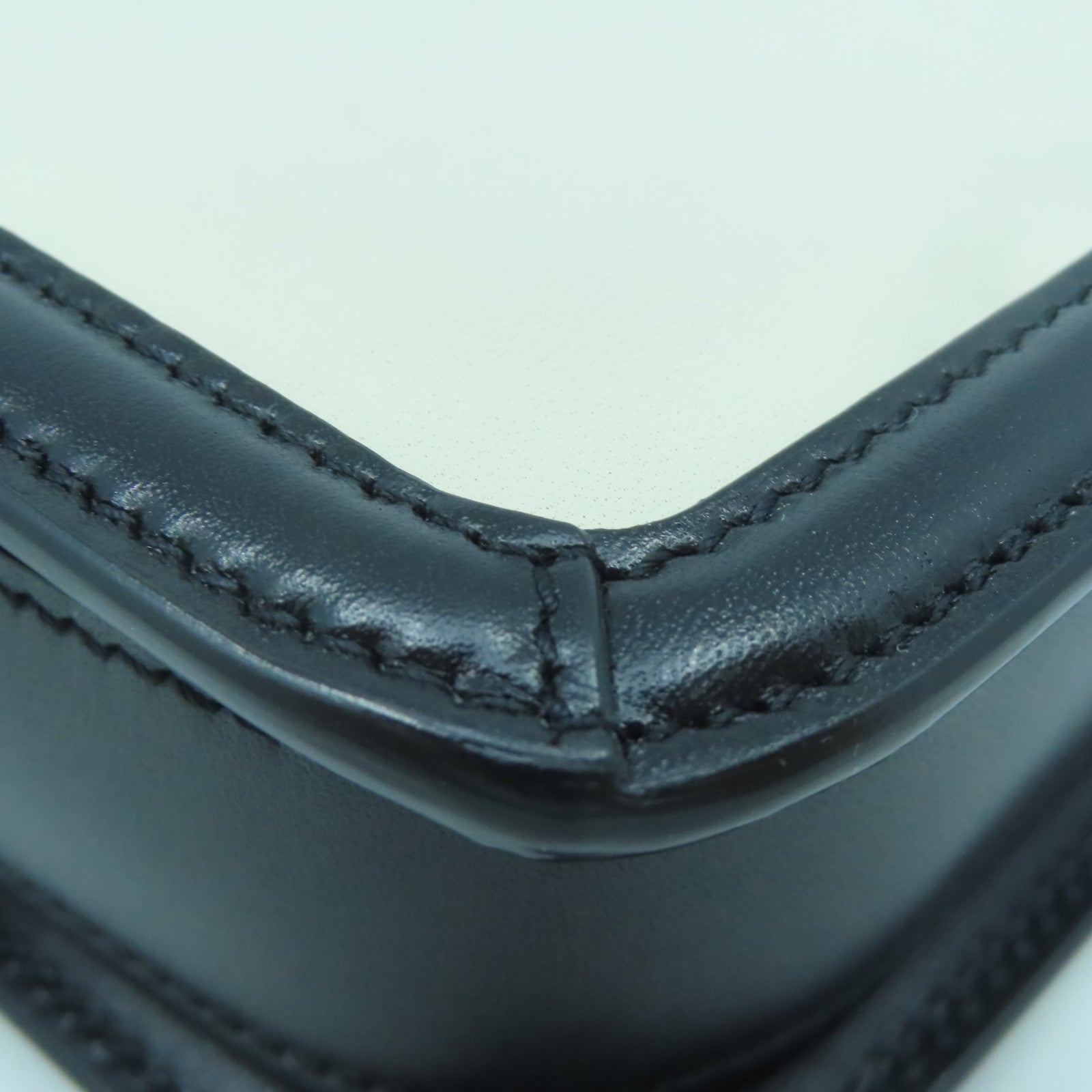 SAINT LAURENT 牛皮皮革Shoulder Bag金扣肩背袋白色/黑色