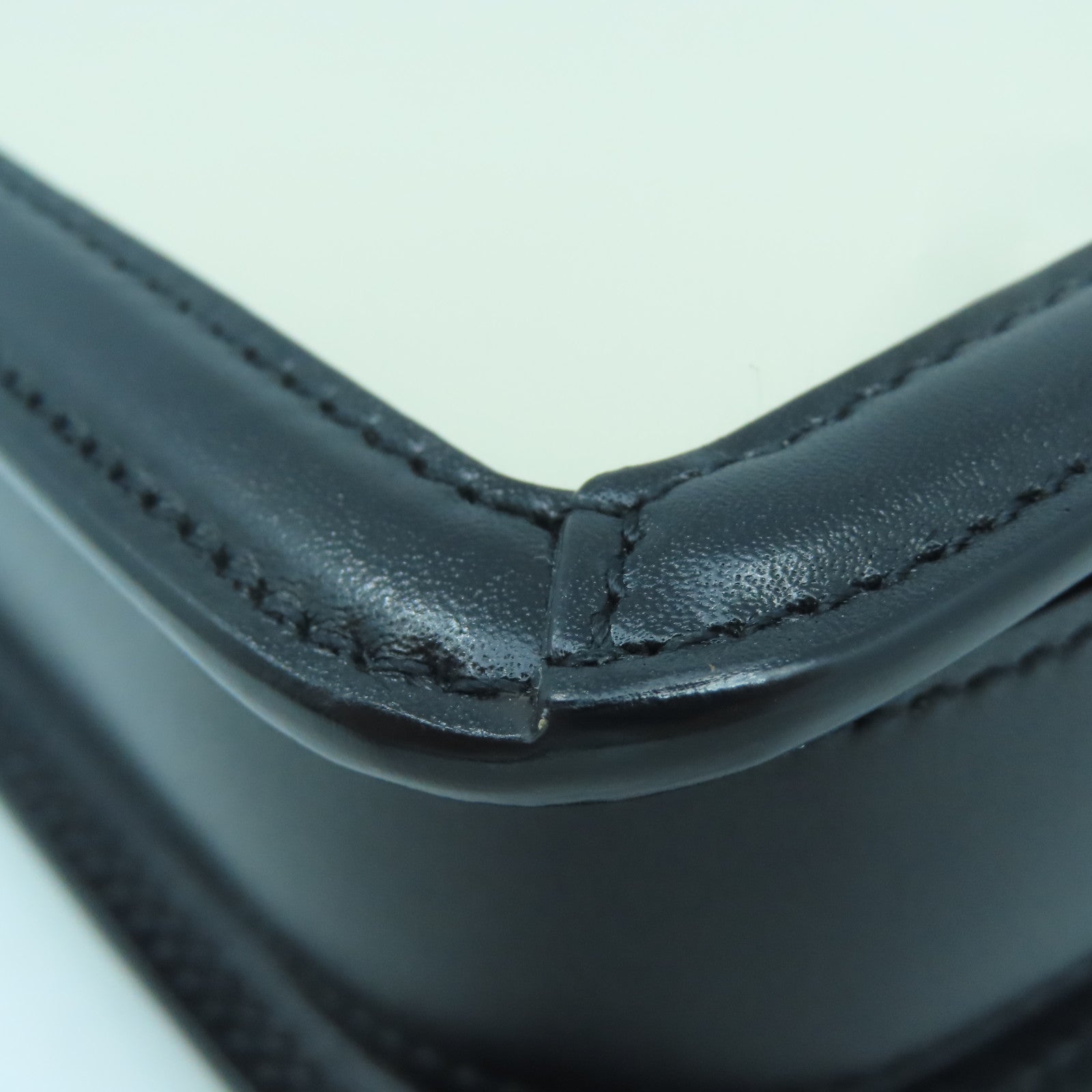 SAINT LAURENT 牛皮皮革Shoulder Bag金扣肩背袋白色/黑色