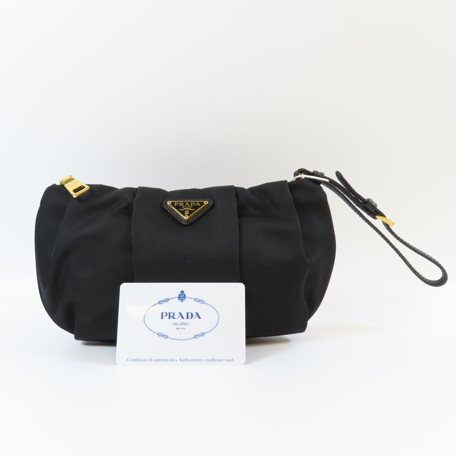 PRADA 尼龍Pouch金扣小袋黑色