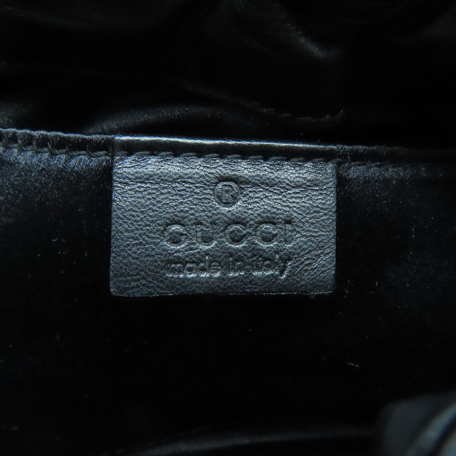 GUCCI 牛皮皮革Pouch銀扣手拿包黑色