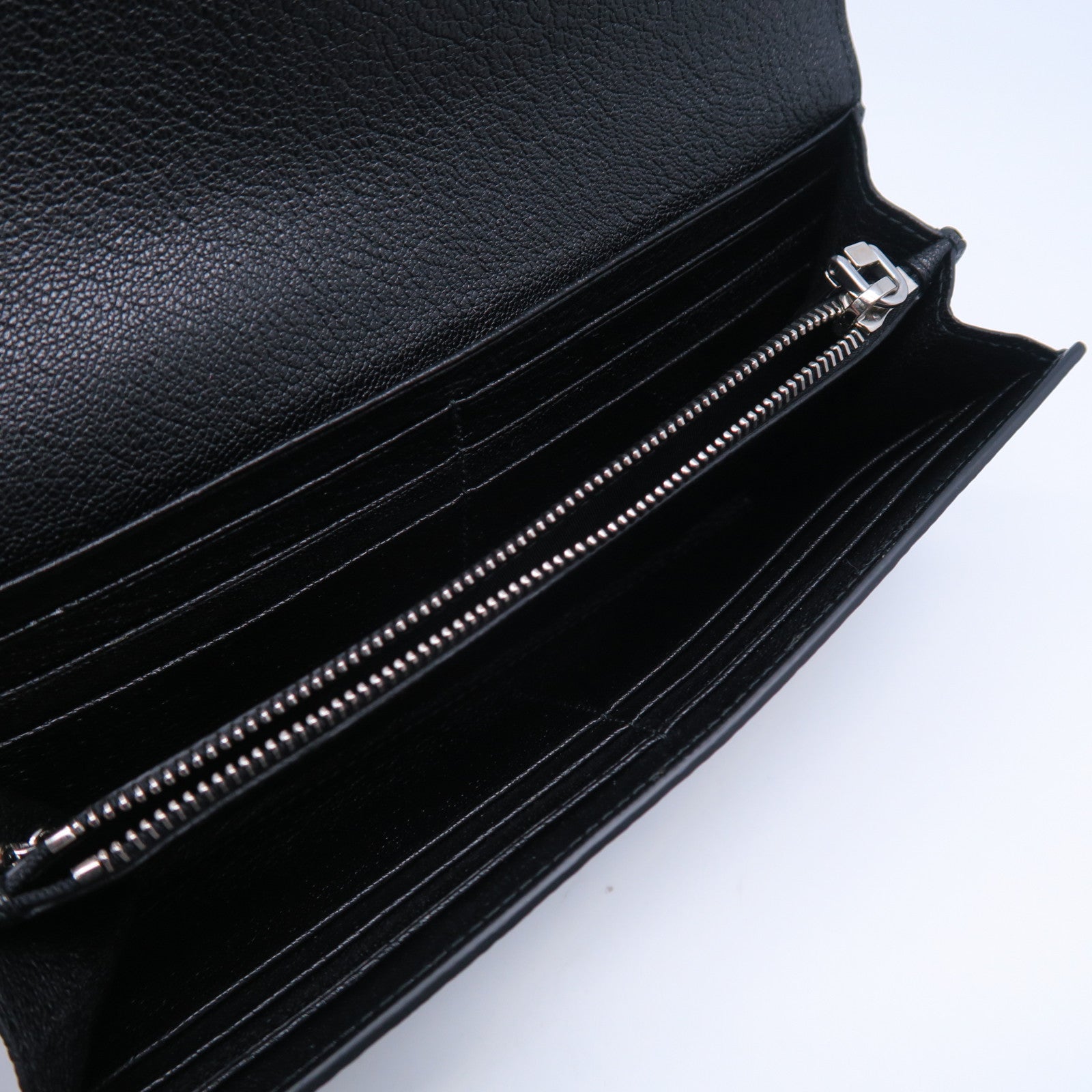 Miu Miu 牛皮皮革Long Wallet銀扣長錢包黑色