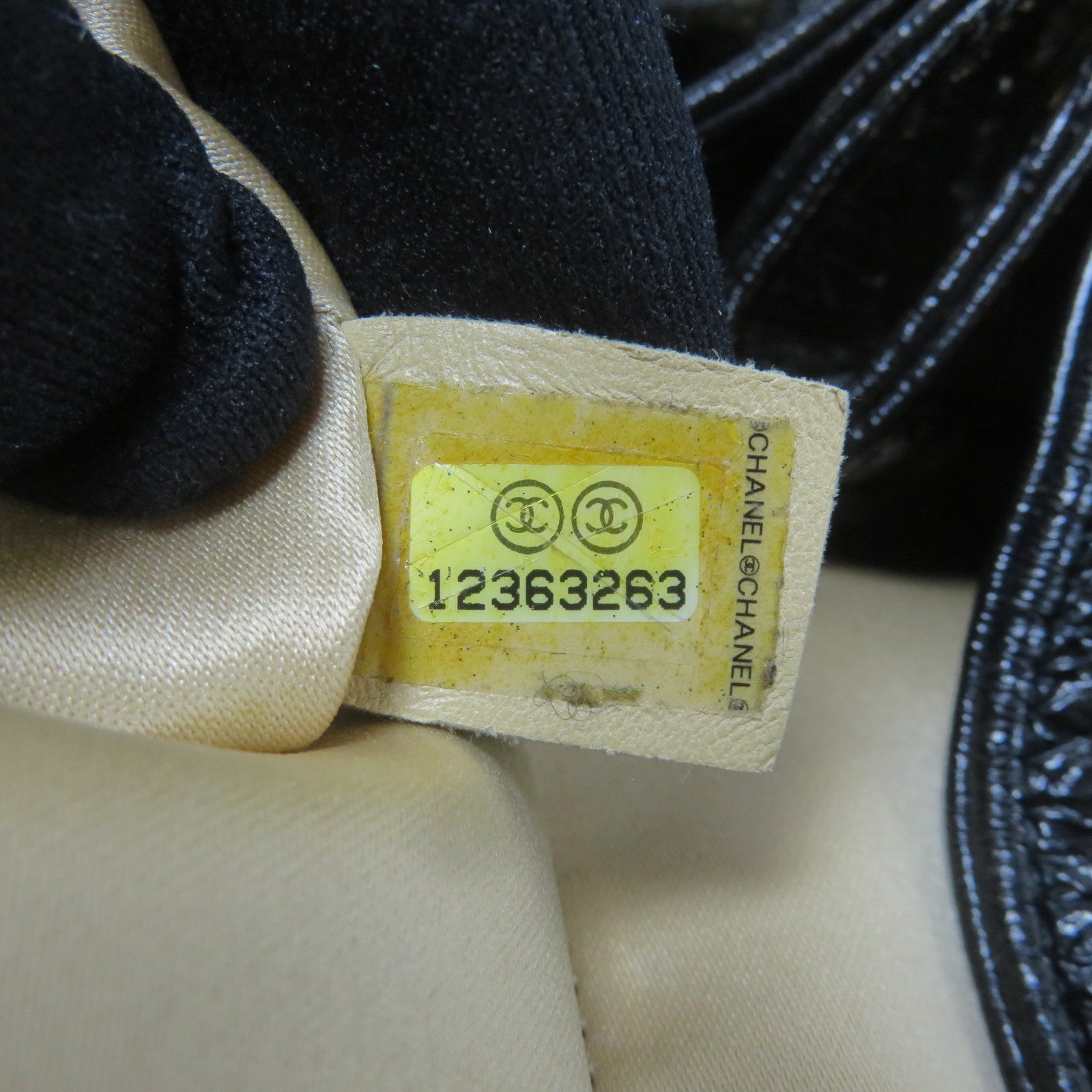 CHANEL 漆皮皮革Shoulder Bag金扣肩背袋黑色
