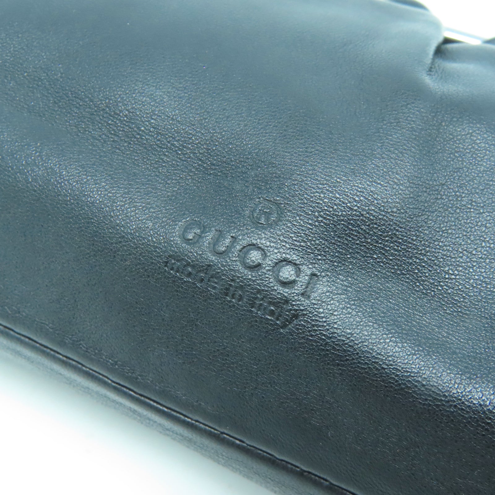 GUCCI 牛皮皮革Pouch銀扣手拿包黑色