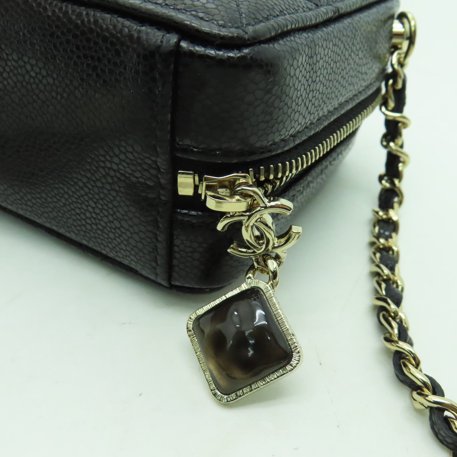 CHANEL 菱格Caviar皮革Mini Chain Shoulder金扣鏈帶肩背袋黑色