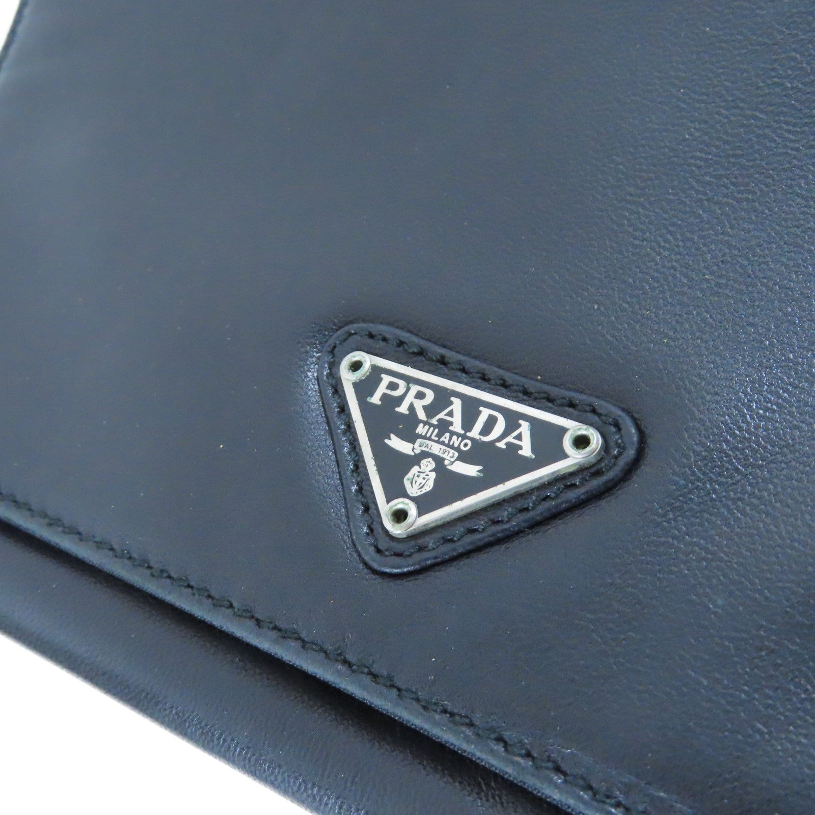 PRADA 牛皮皮革Handbag銀扣手挽袋黑色