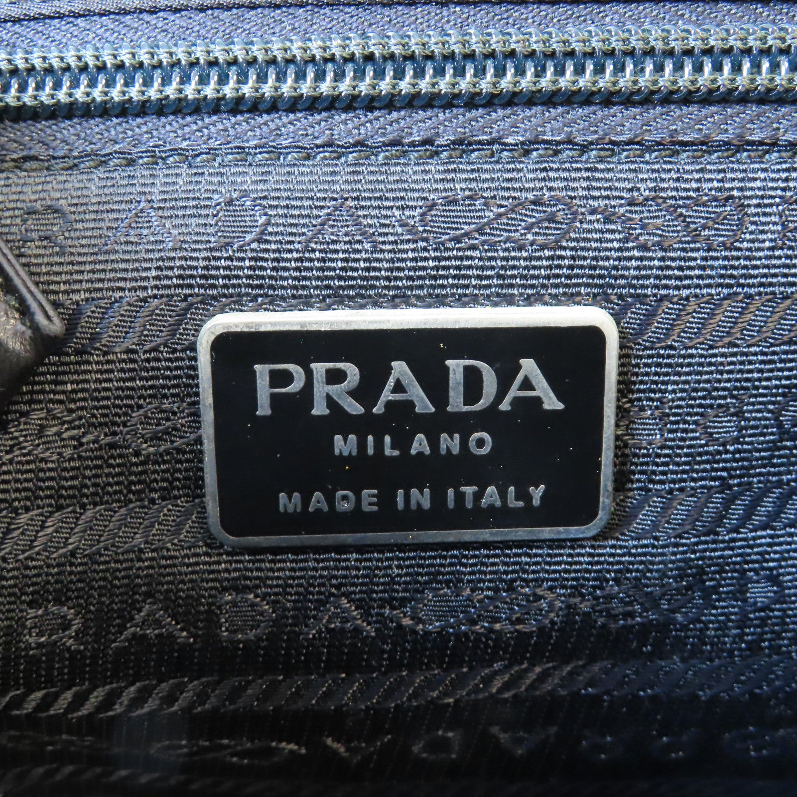 PRADA 牛皮皮革Handbag銀扣手挽袋黑色