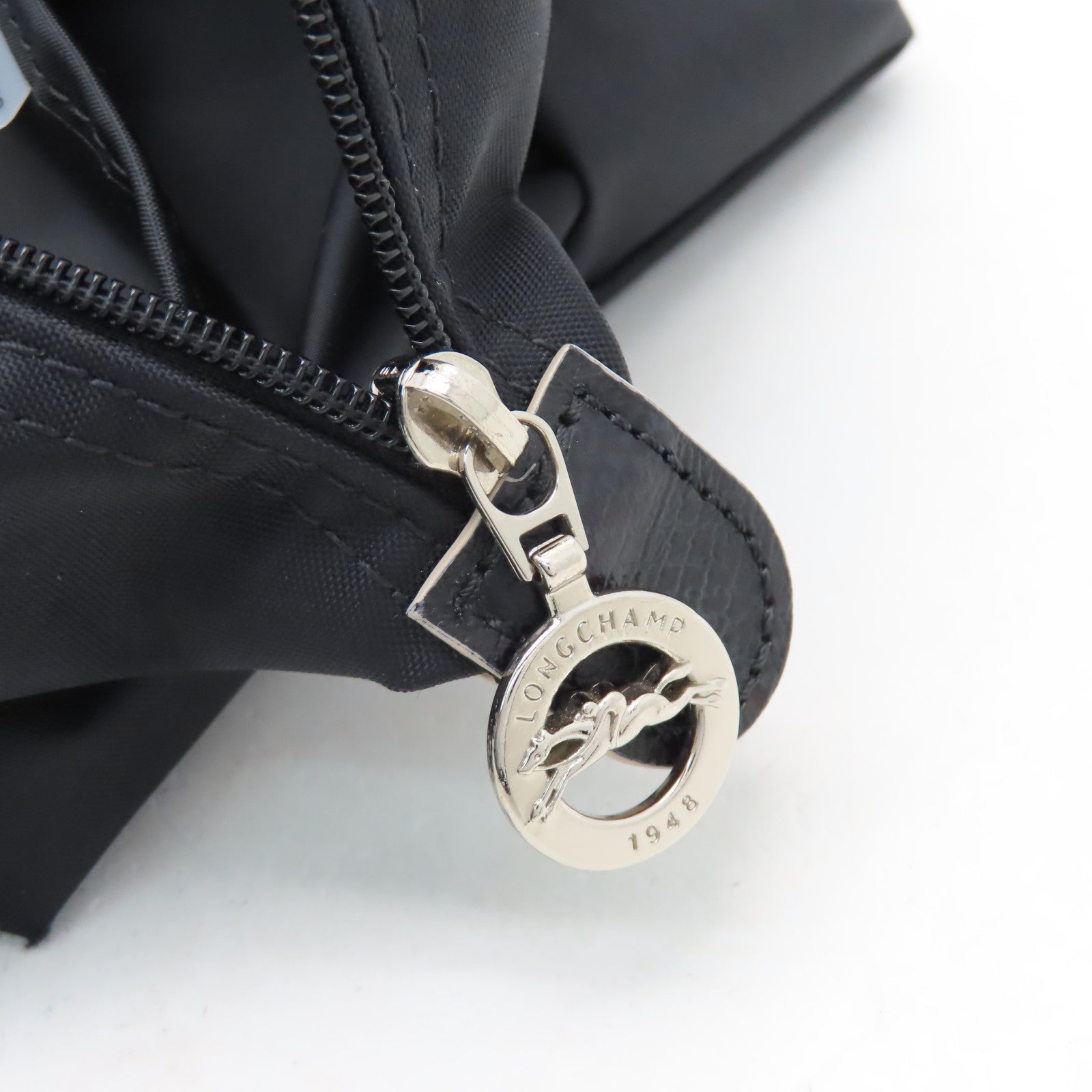 Longchamp 尼龍Shoulder Bag銀扣肩背袋黑色/米色