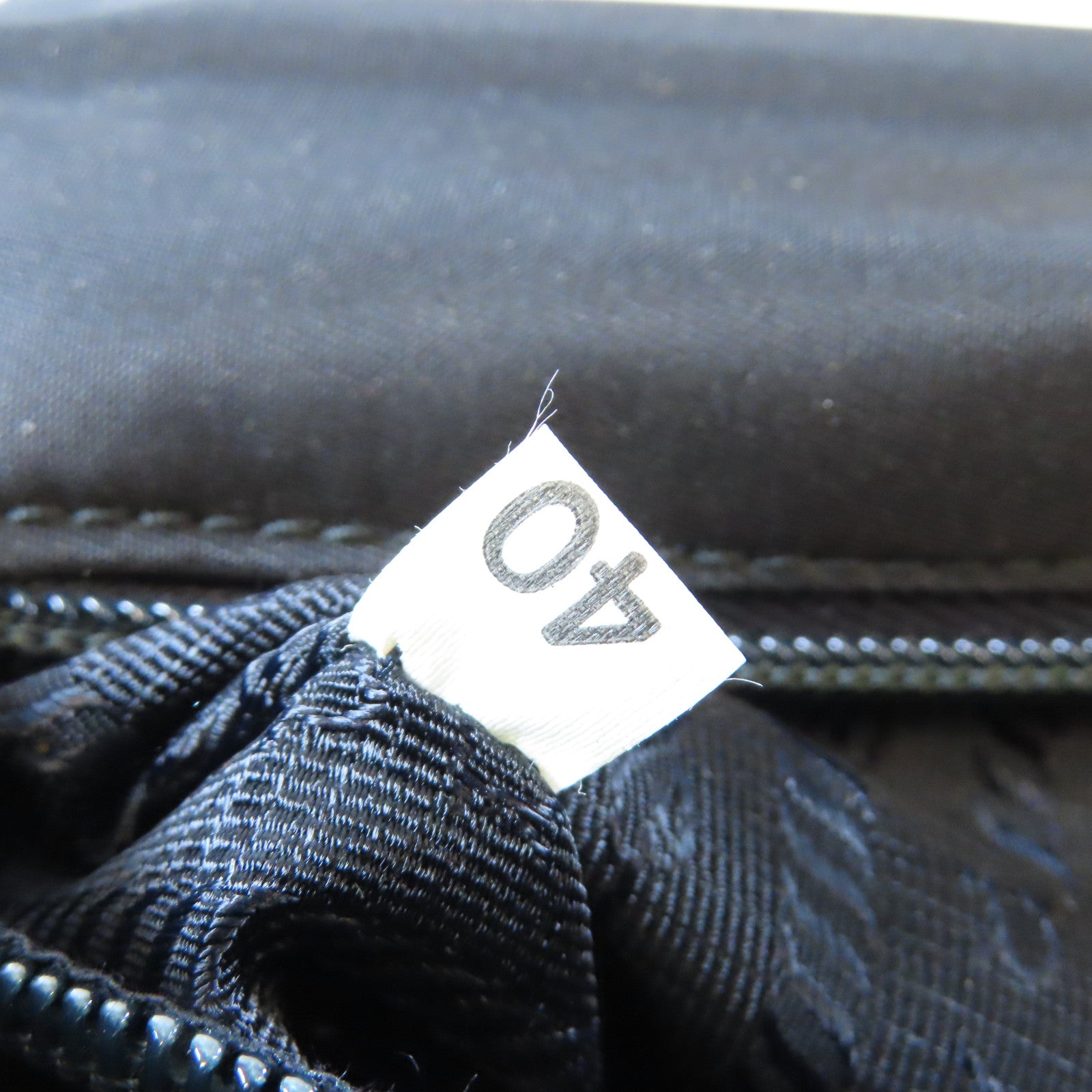 PRADA 牛皮皮革Handbag銀扣手挽袋黑色