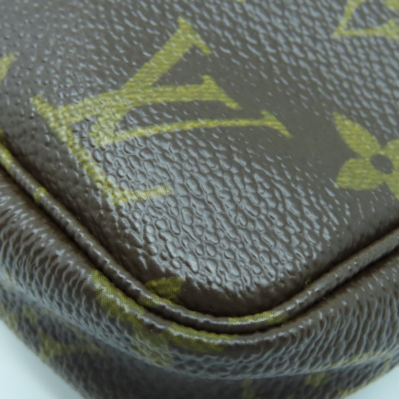 LOUIS VUITTON Monogram Pochette Accessories金扣手拿包棕色