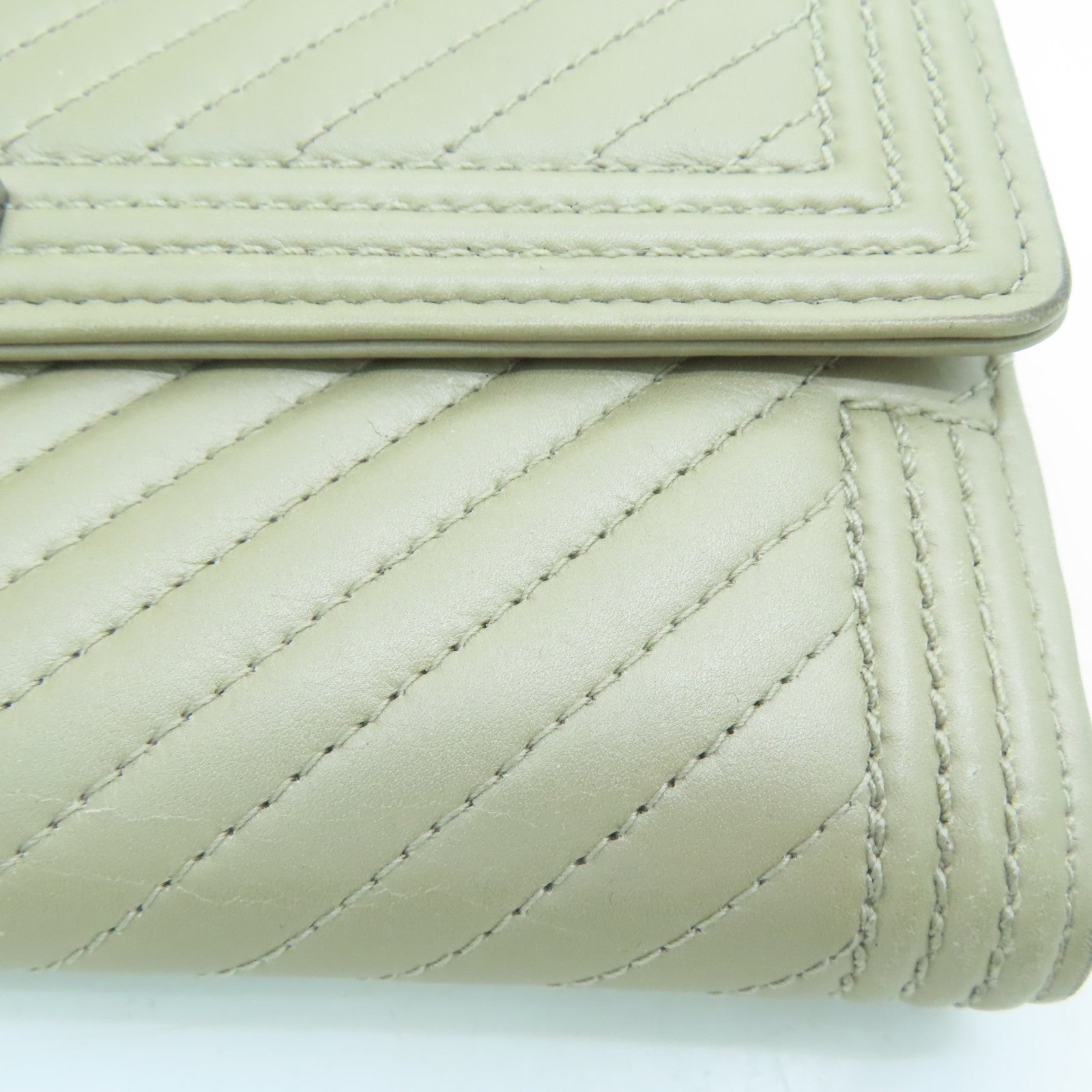 CHANEL 牛皮皮革Boy Long Wallet銀扣長錢包卡其色