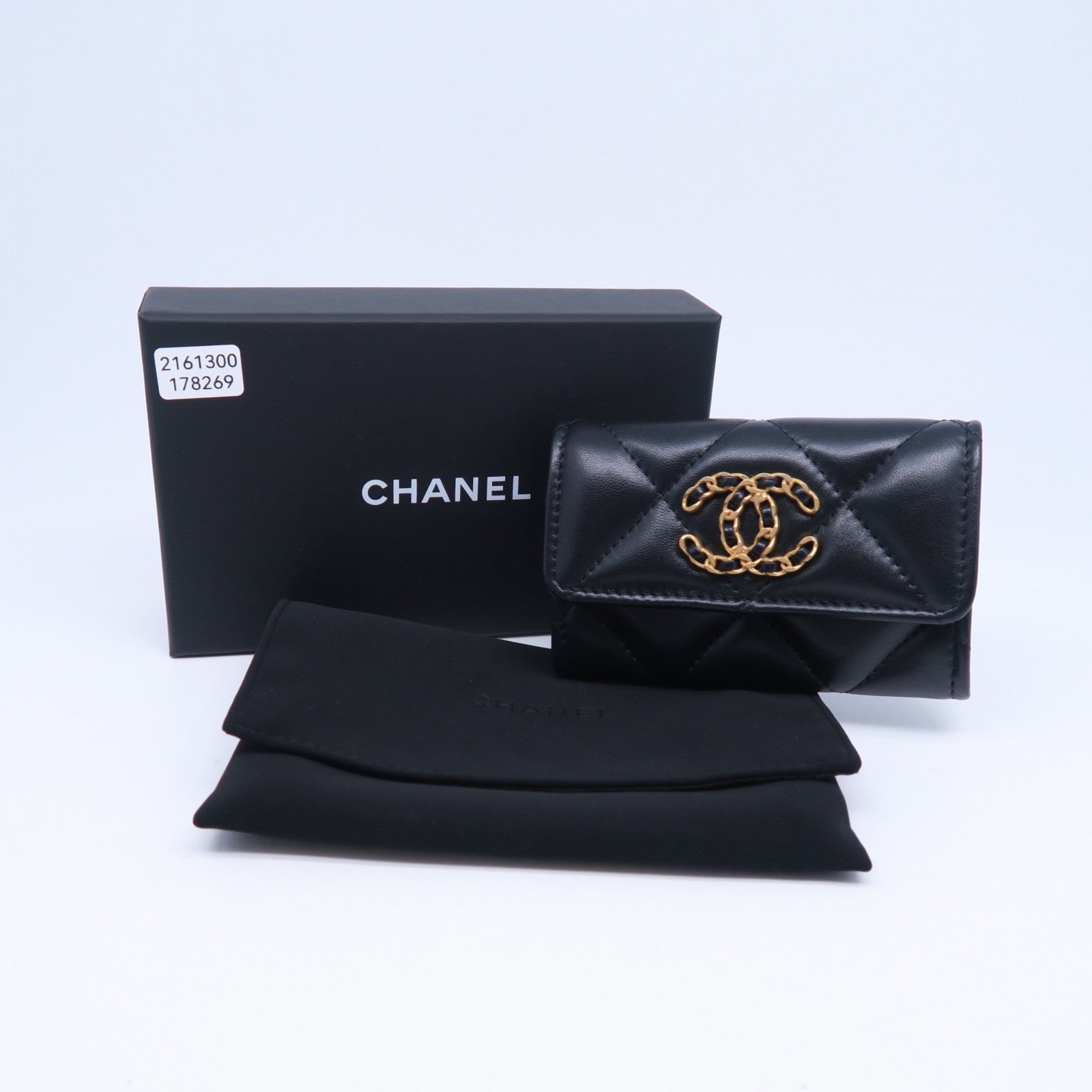 CHANEL 菱格羊皮皮革Chanel 19金扣卡片套黑色