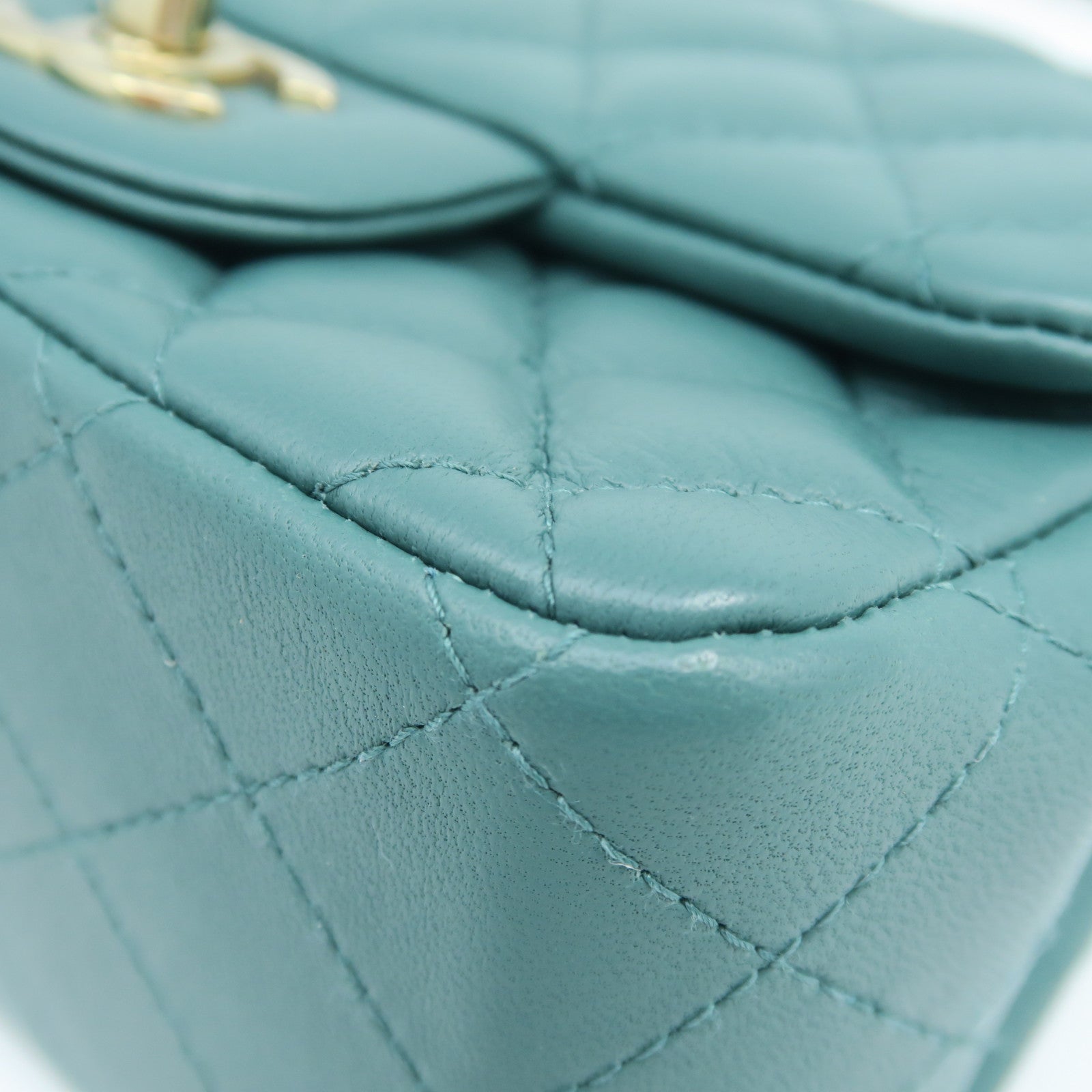 CHANEL rhombic cowhide leather Mini 17cm gold buckle chain shoulder bag green