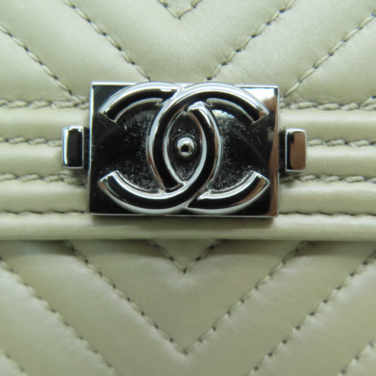 CHANEL 牛皮皮革Boy Long Wallet銀扣長錢包卡其色
