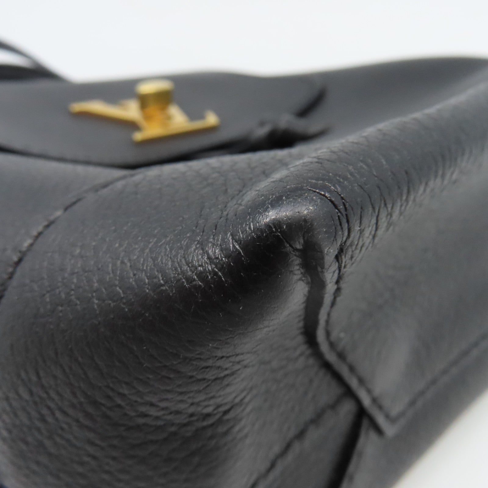 LOUIS VUITTON 牛皮皮革Lock Me Backpack Mini金扣背包黑色