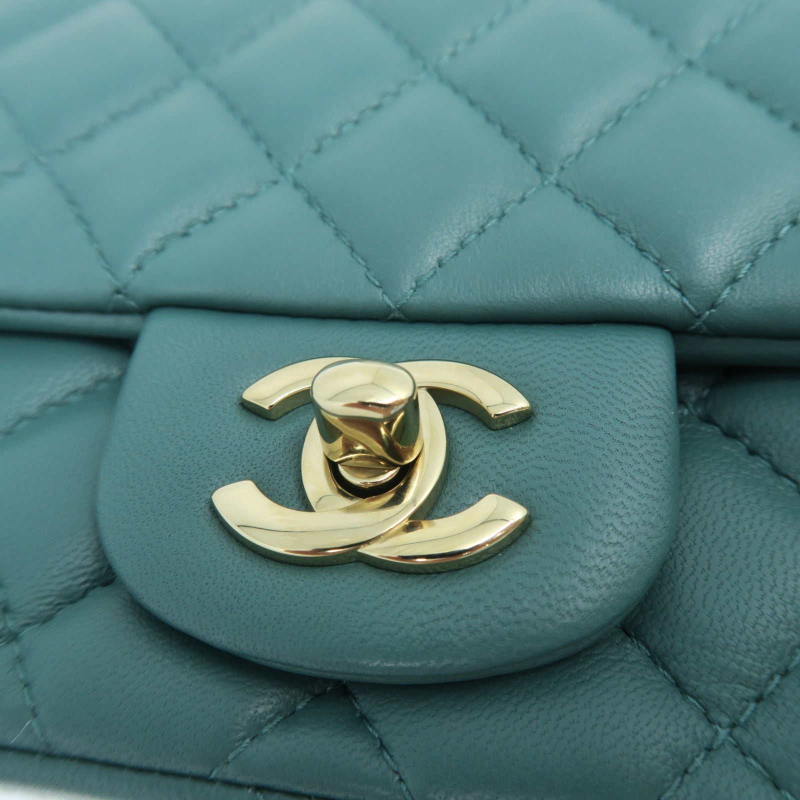 CHANEL rhombic cowhide leather Mini 17cm gold buckle chain shoulder bag green